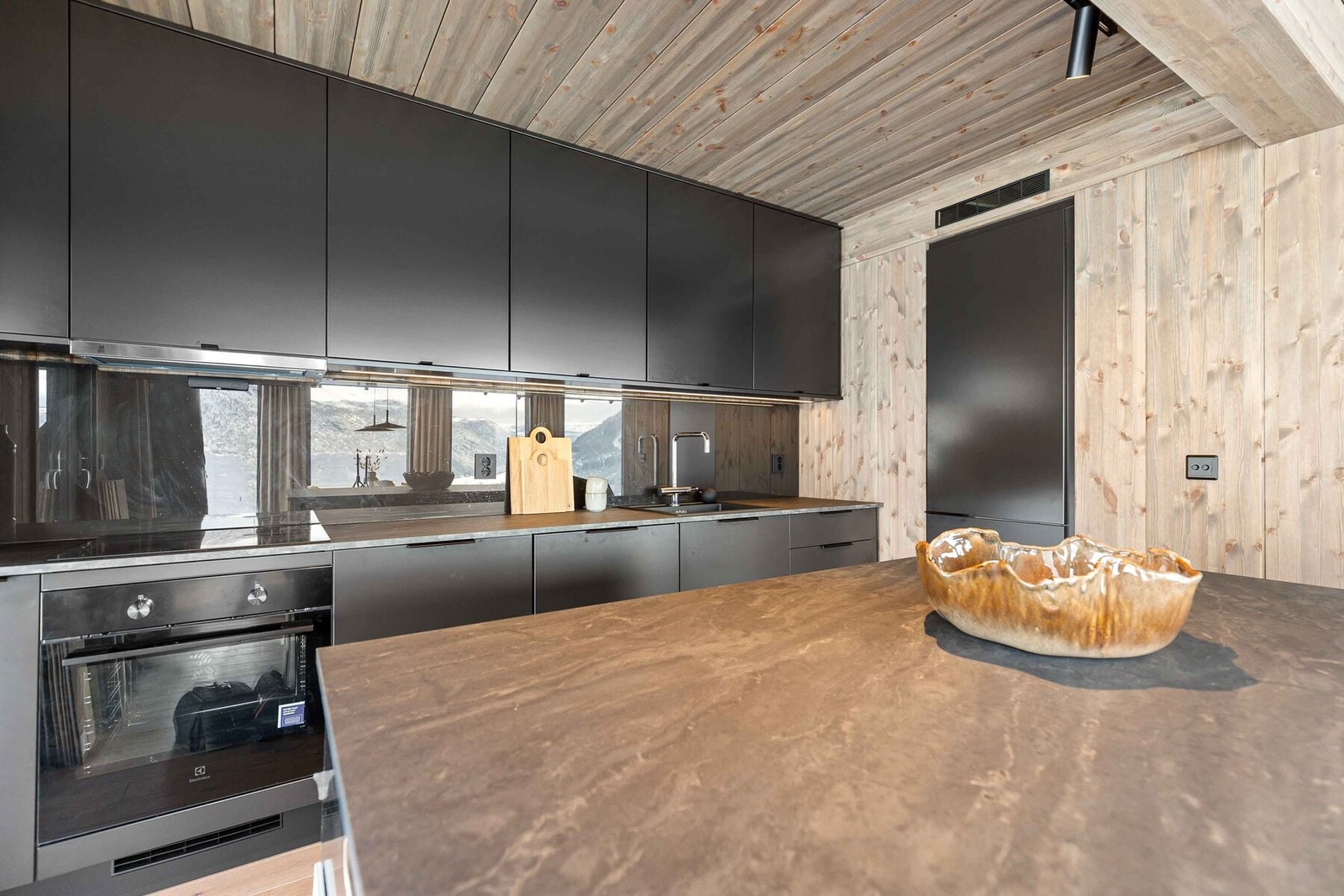 Kjøkkeninnredning fra Strai medfølger. Foto fra en tilsvarende hytte. Galleribilde