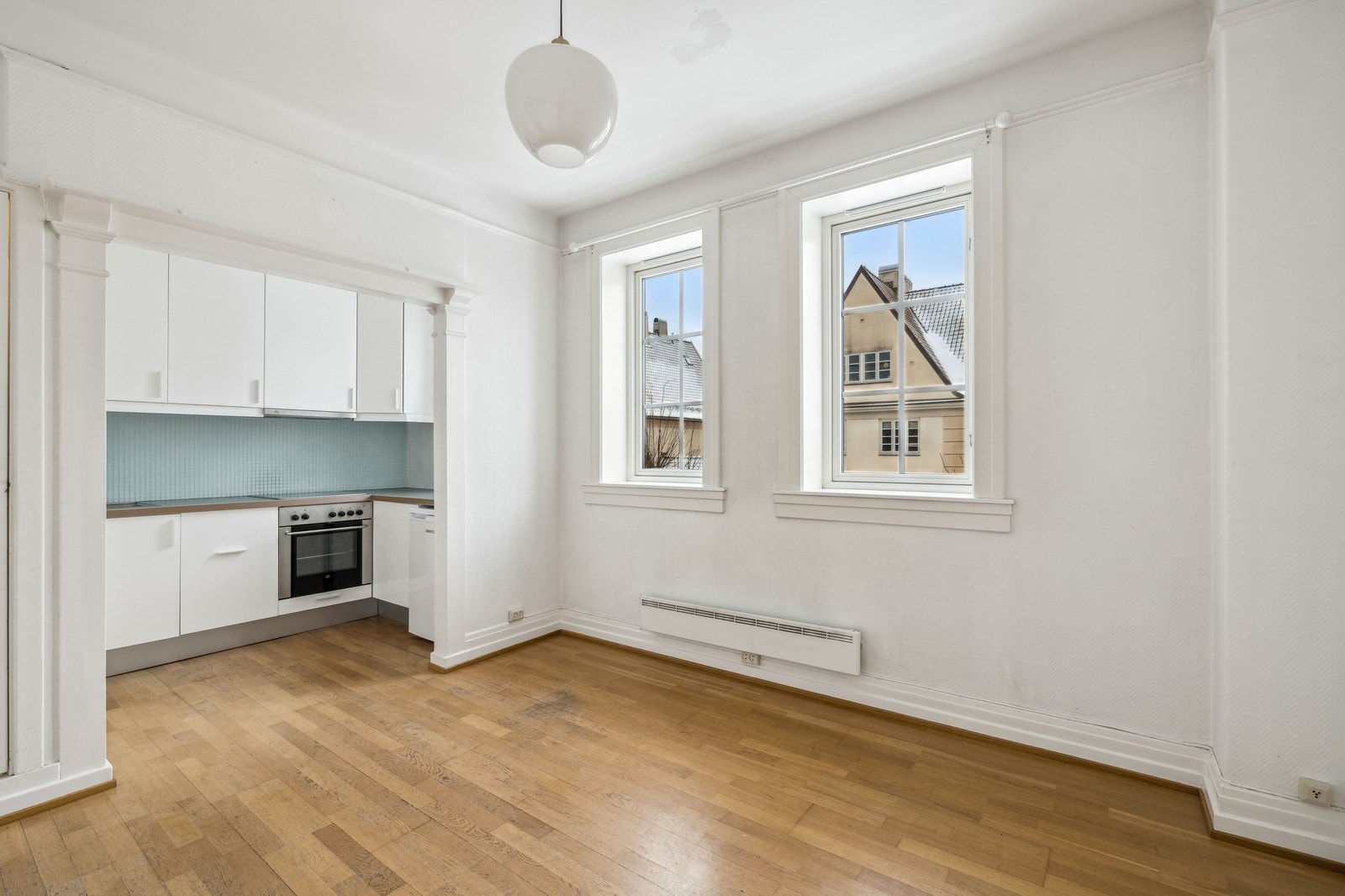 Stue med inngang til kjøkken Galleribilde