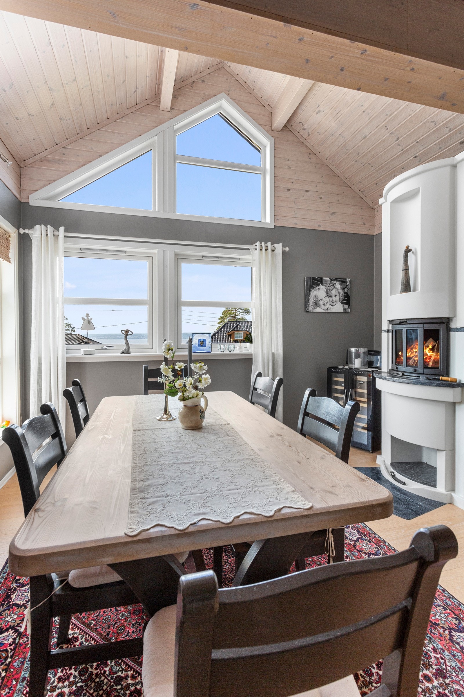 Også i dette rommet er både høyden under taket og utsikten helt spesiell. Galleribilde