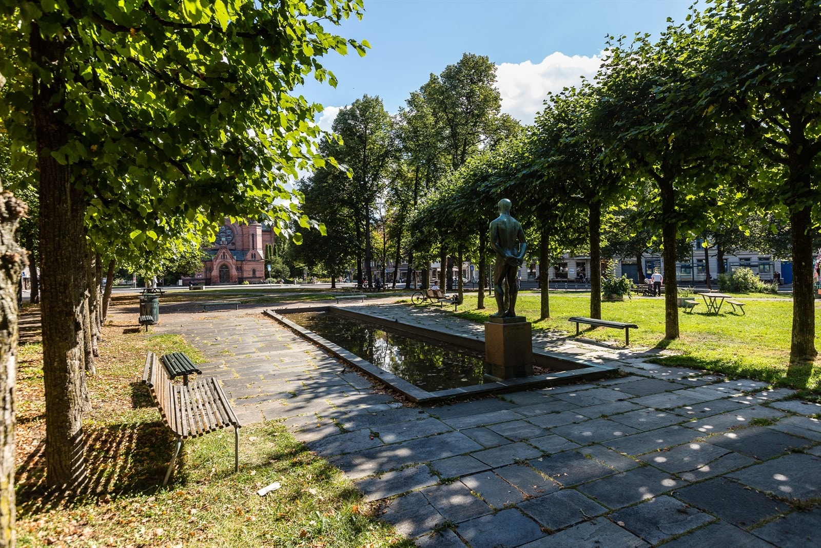 Fra leiligheten er det gangavstand til hyggelige kaféer, spisesteder, dagligvarebutikker og Sagene kirke. Galleribilde