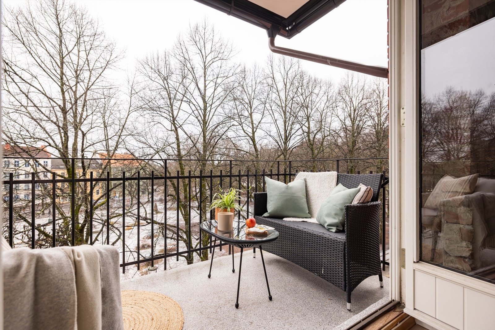 Der det god plass til utemøbler, planter og grill. Galleribilde