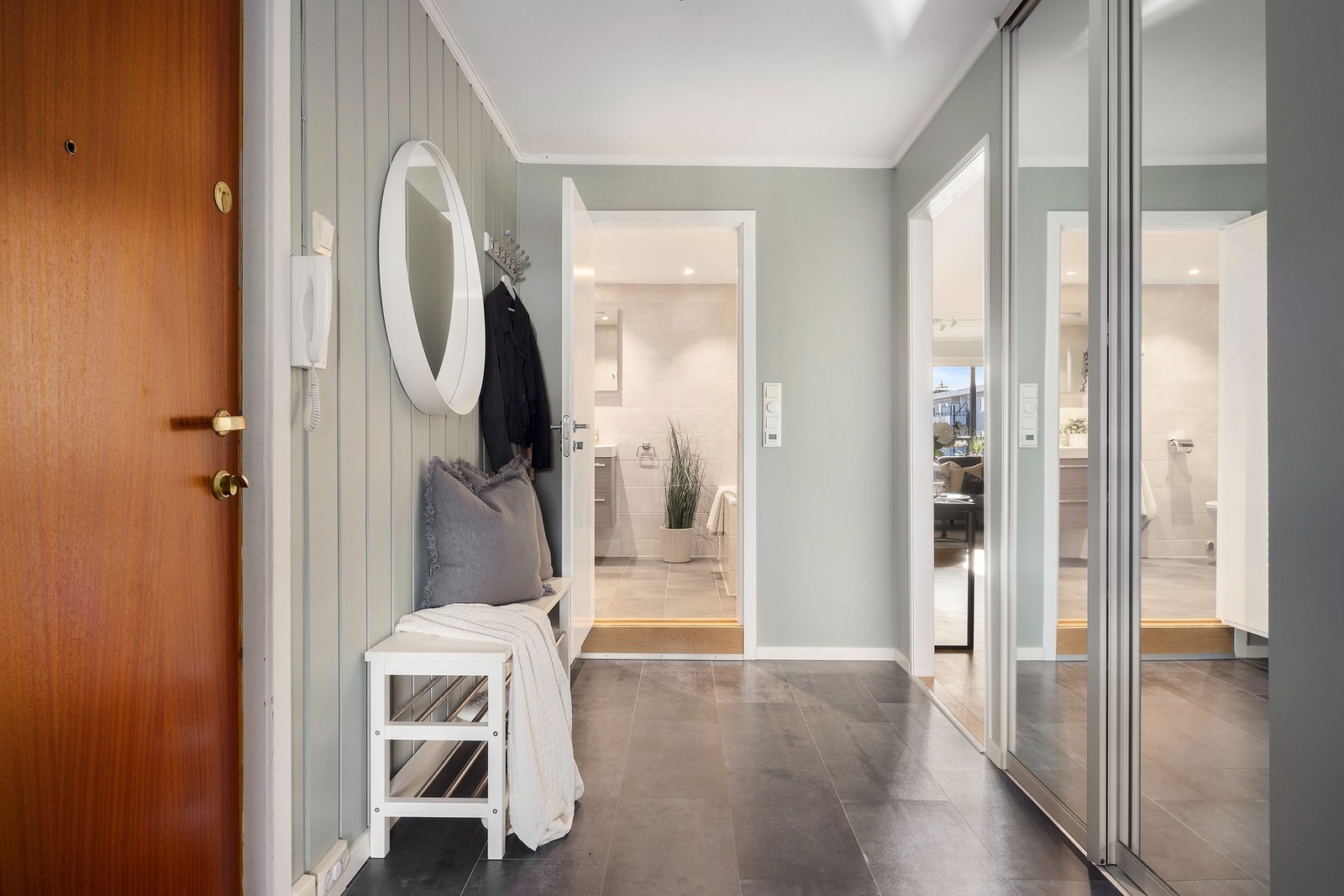 Tilbake i entreen møter vi badet Galleribilde