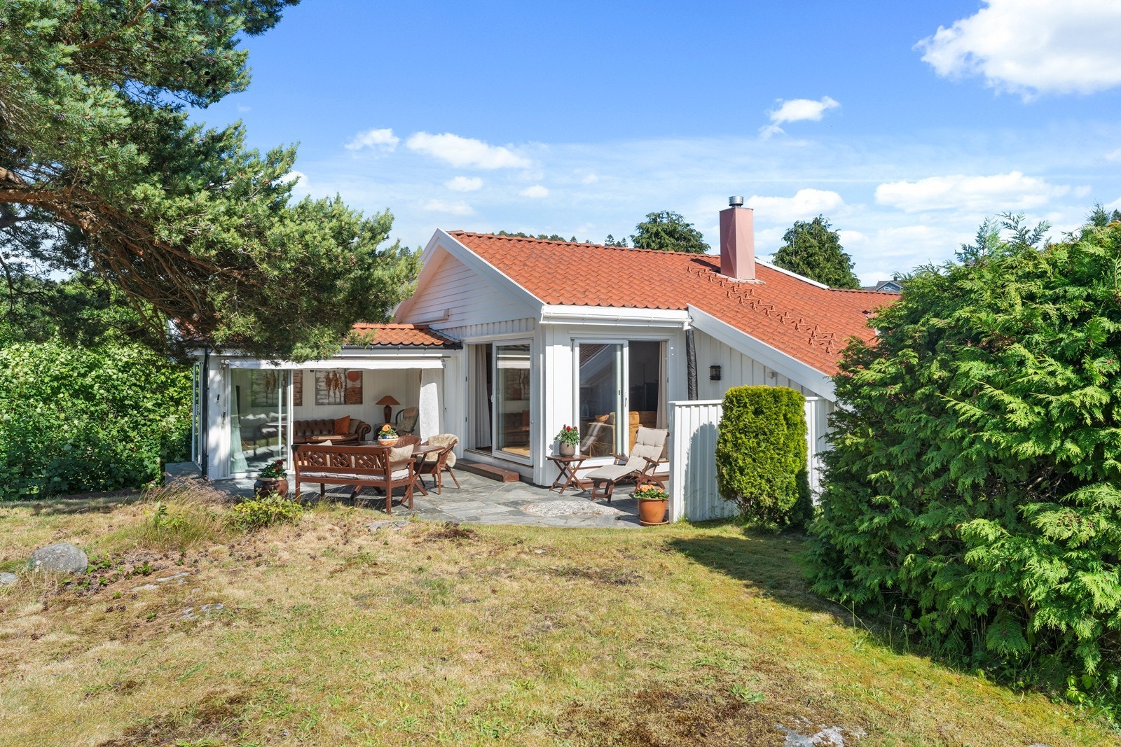 Her sitter du usjenert og kan solen gjennom dagen Galleribilde