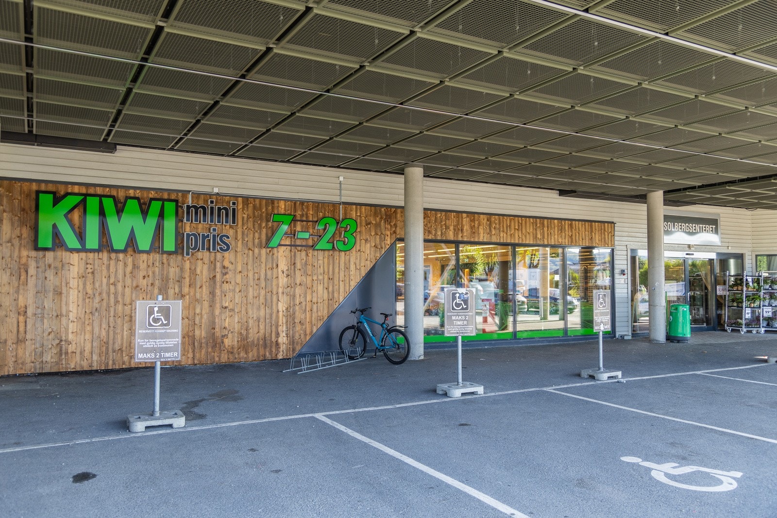 Nærbutikk et steinkast unna Galleribilde