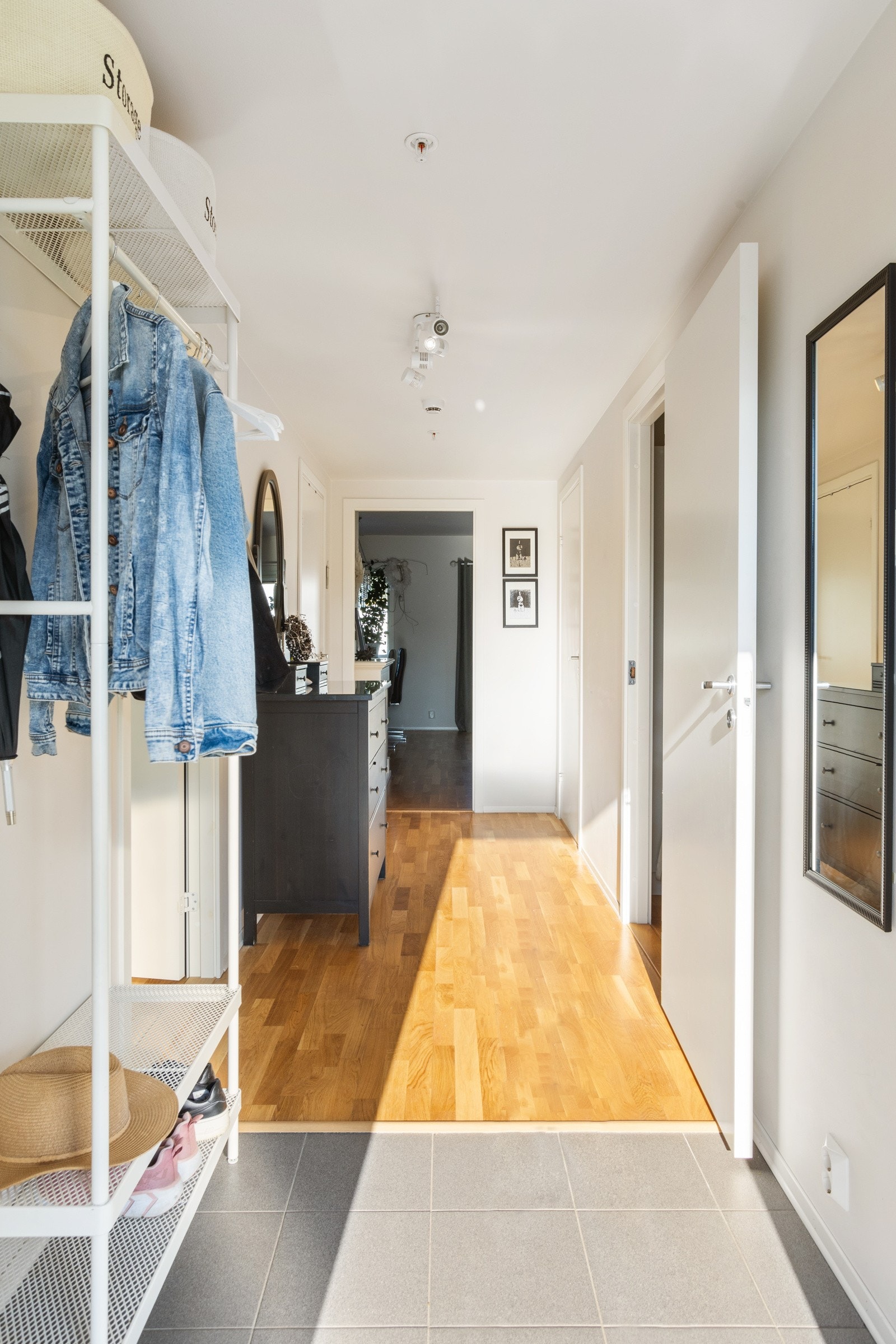 Entré / gang Galleribilde