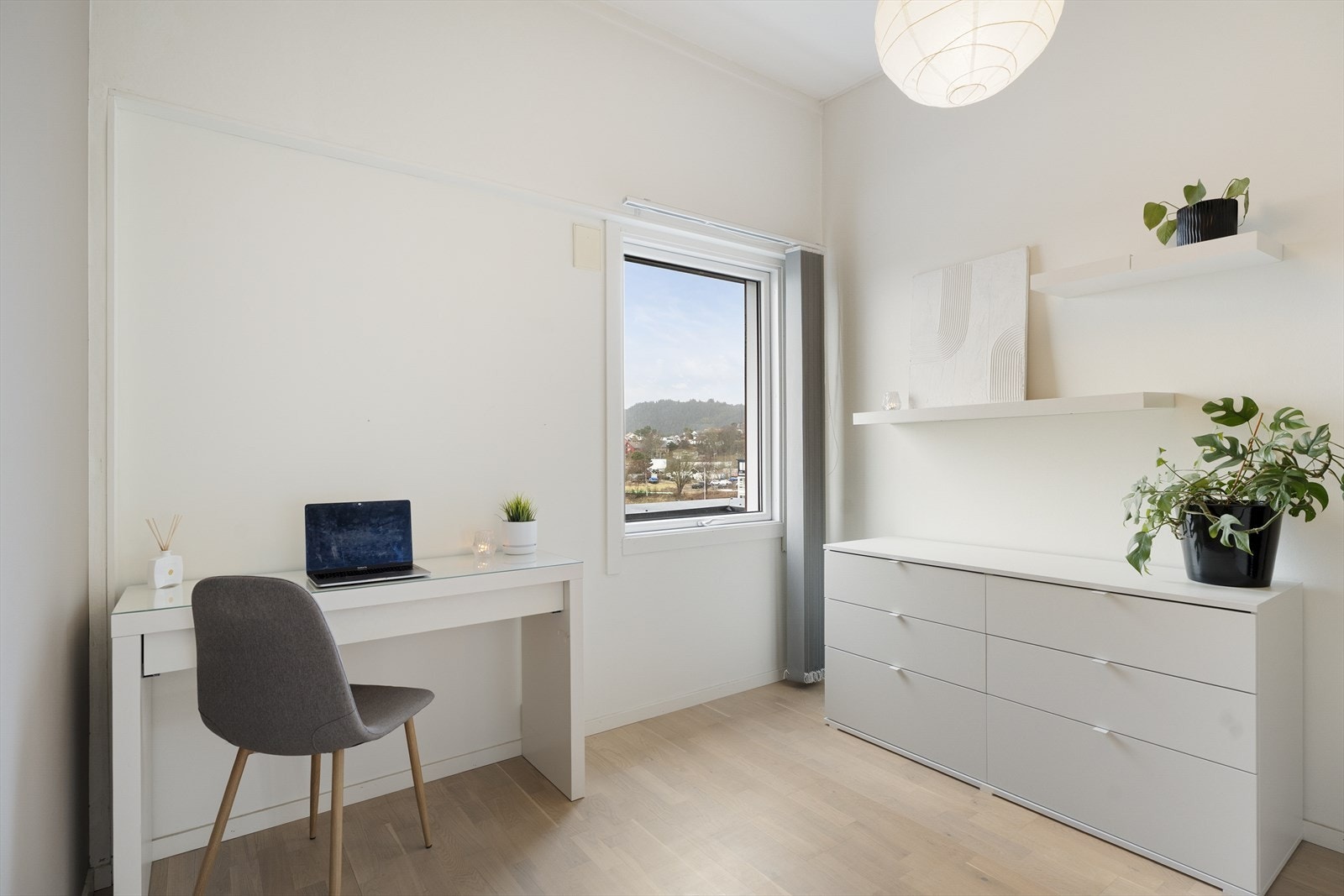 Soverom nr. 2 og 3 egner seg fint som barnerom, kontor eller gjesterom. Galleribilde