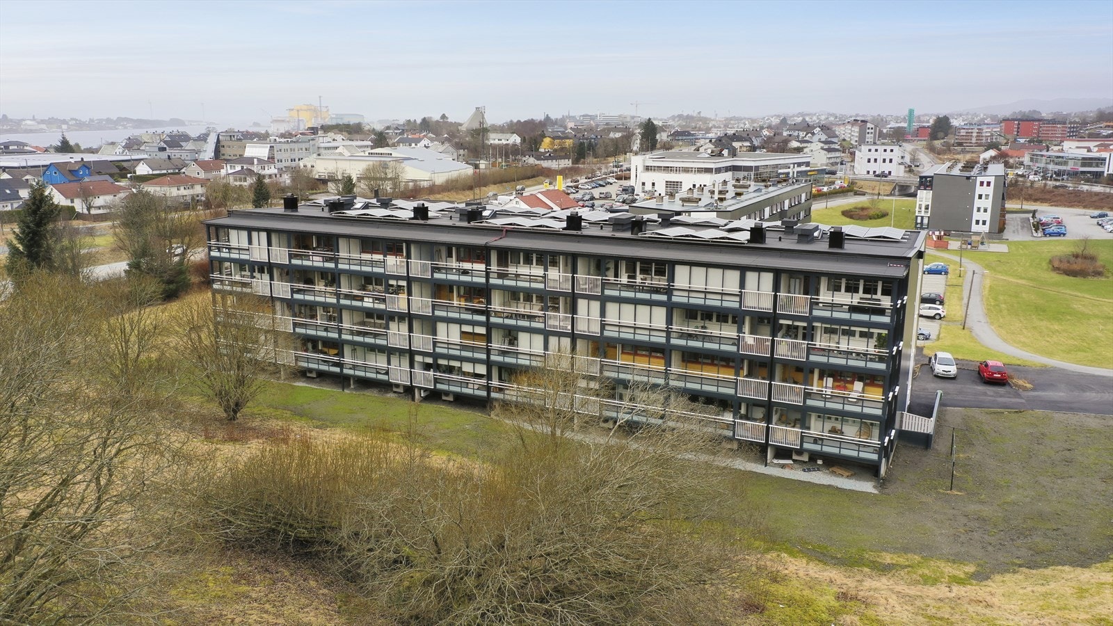 Leiligheten har en sentral, strategisk beliggenhet et lite stykke syd for Haugesund sentrum. Galleribilde