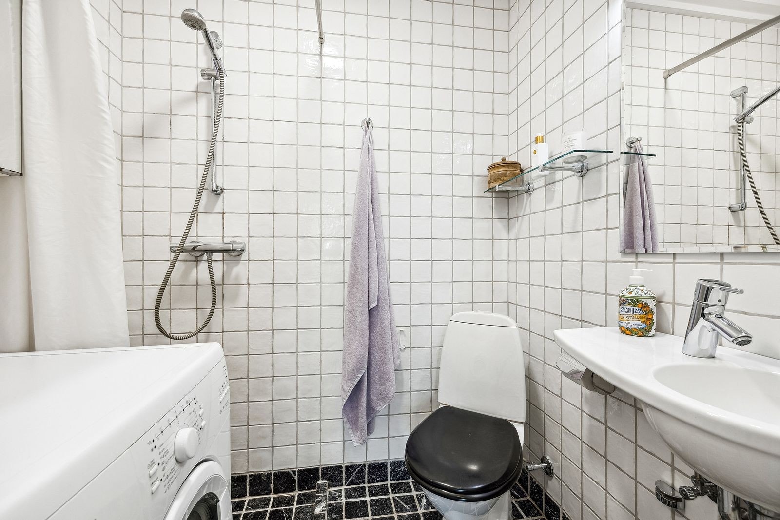 Flislagt bad Galleribilde