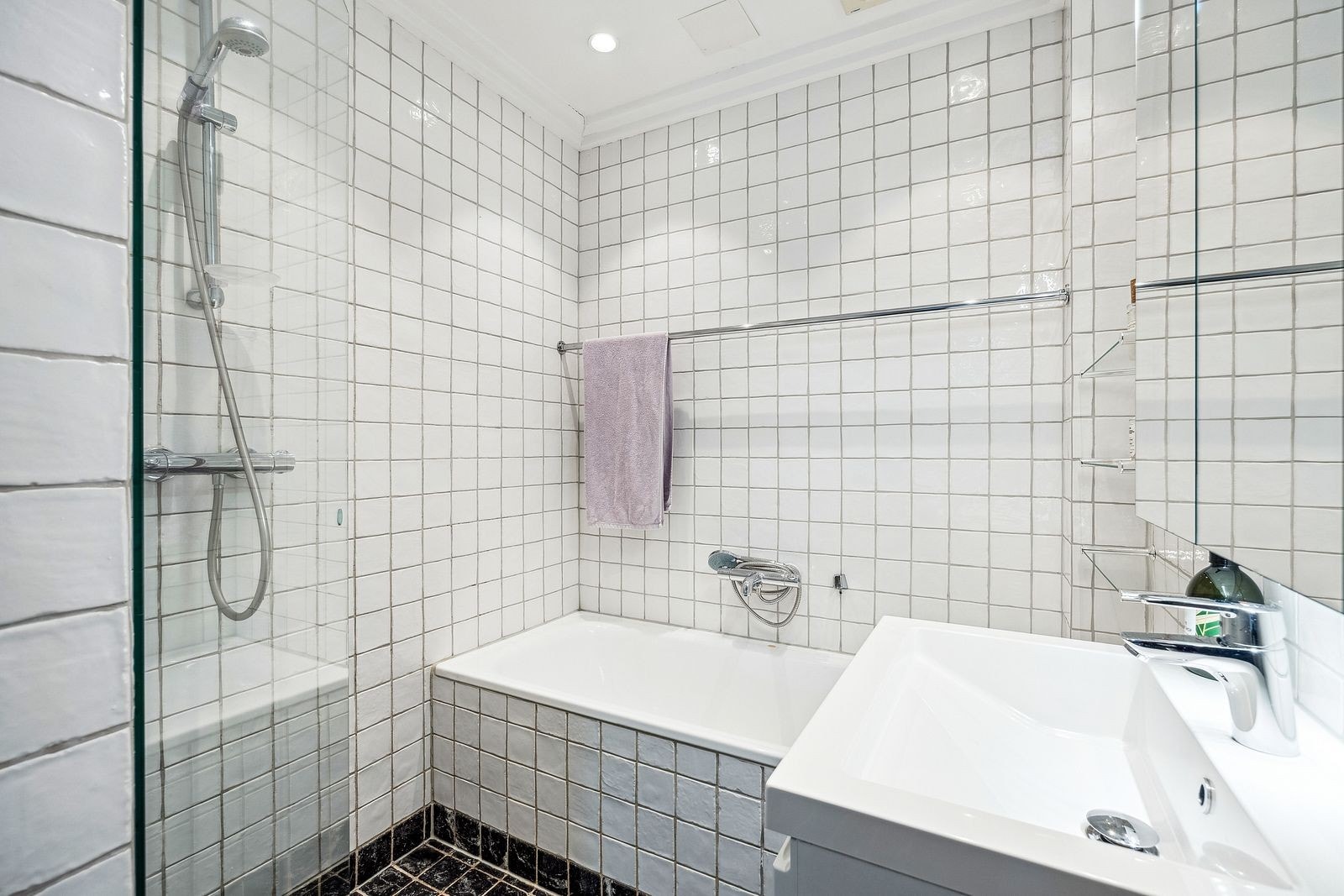 Flislagt bad Galleribilde