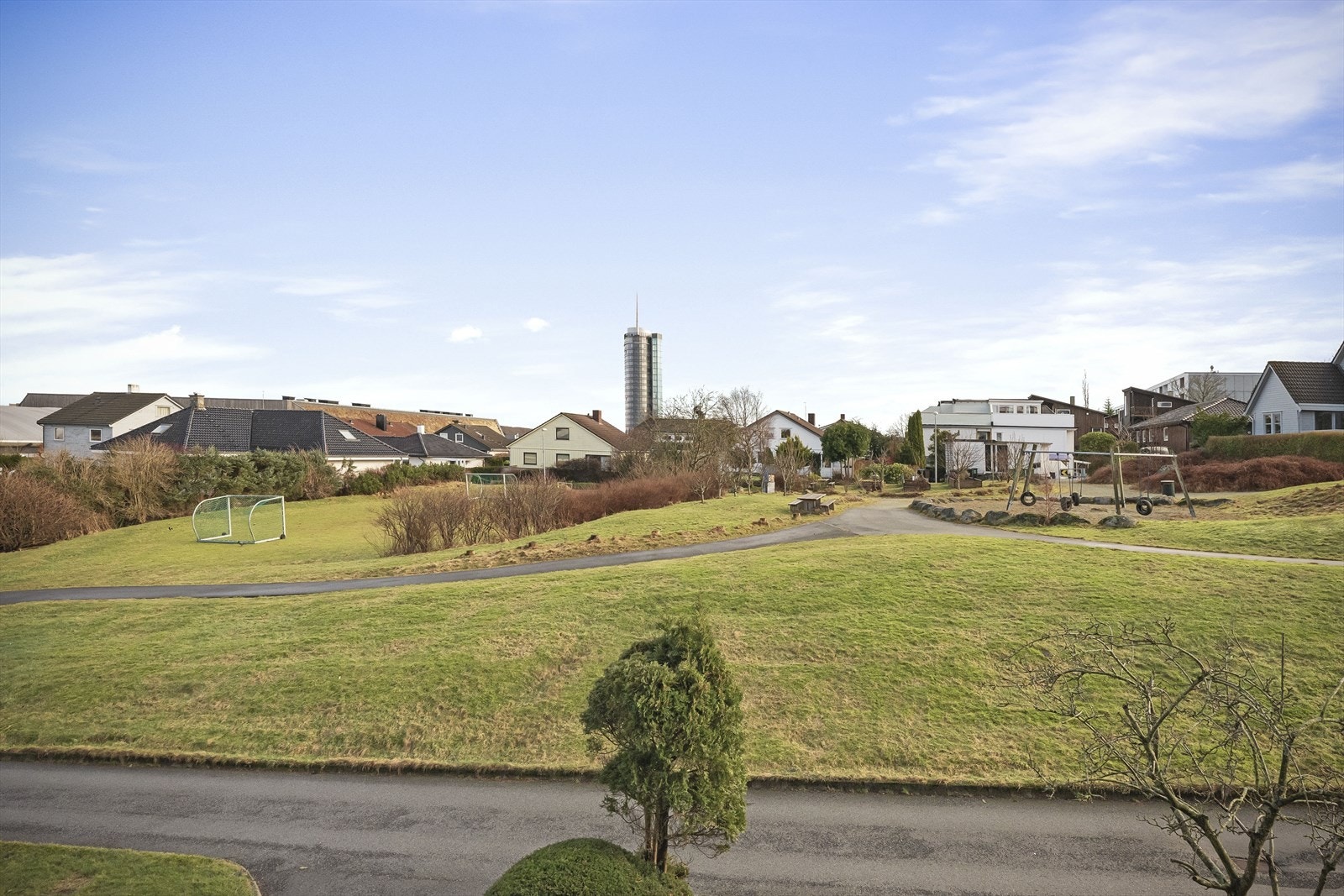 Utsikt fra kjøkken og veranda på den siden Galleribilde