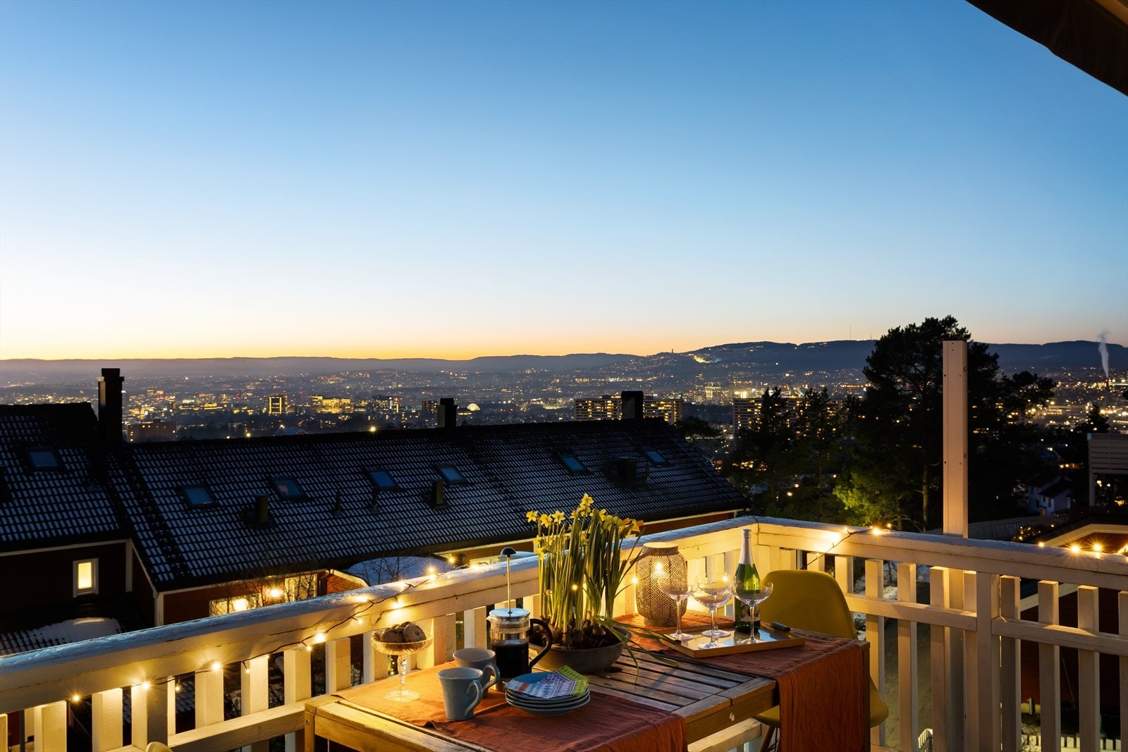 Velkommen til en flott 3-roms toppleilighet o/to plan med svært barnevennlig beliggenhet på Hellerudtoppen Galleribilde