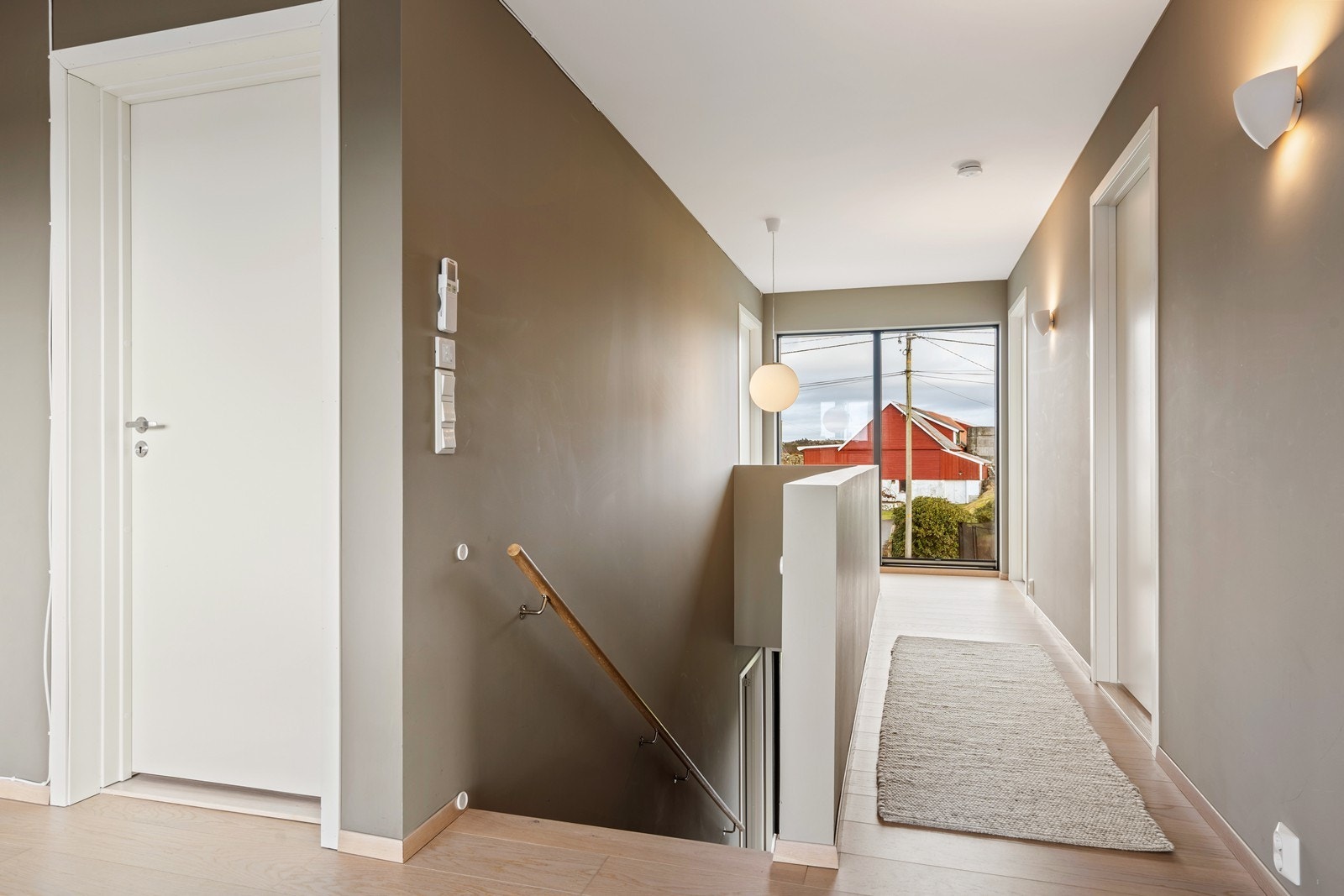 Gang 2. etg. her er det bad, 4 soverom og stue nr. 2. Galleribilde