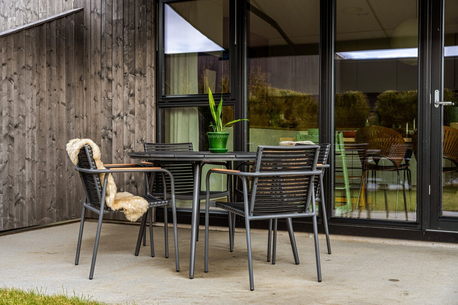 Terrasse med markise. Galleribilde