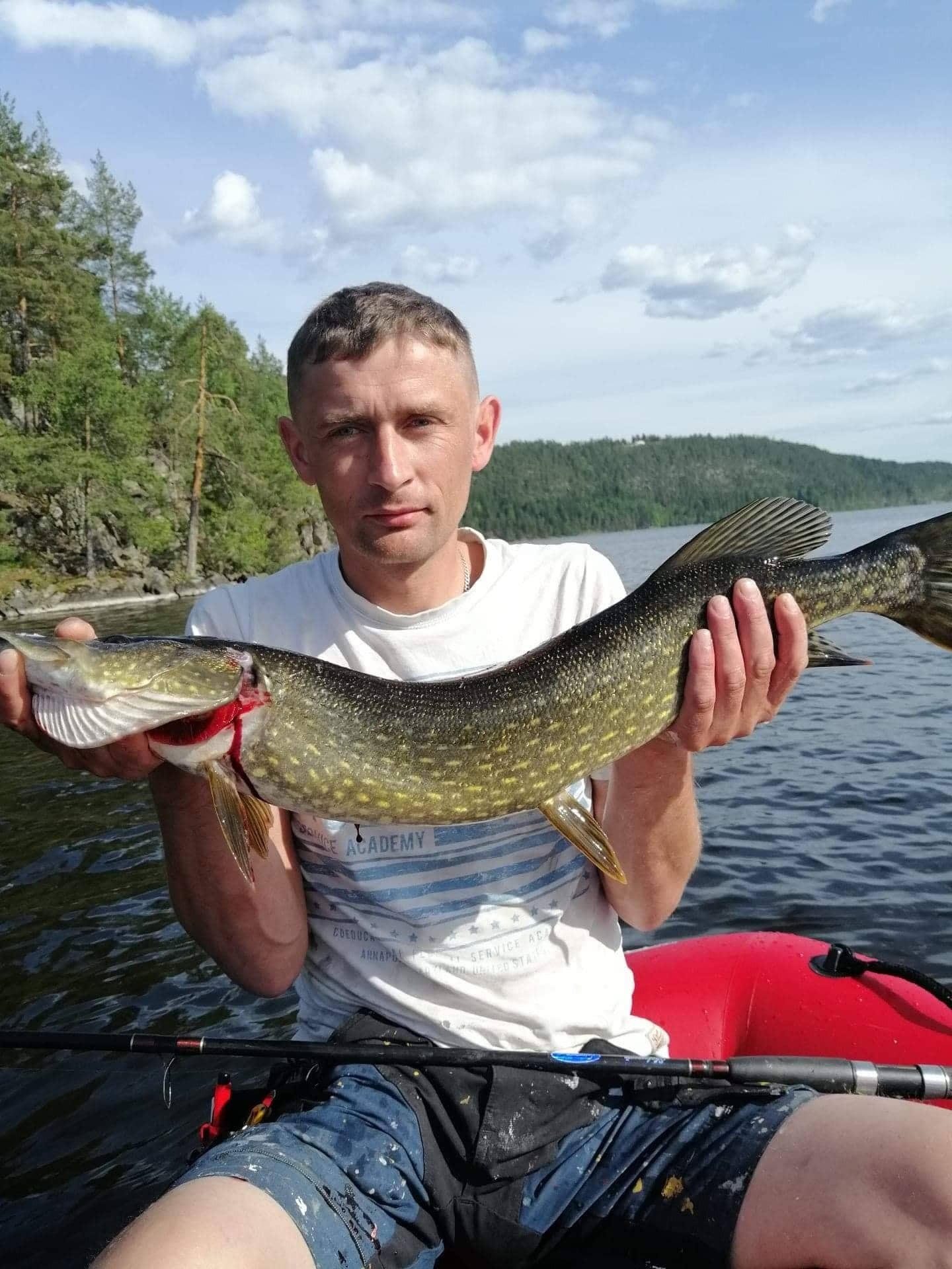 Gode fiskeforhold i Gjerjøen. Trenger ikke fiskekort. Galleribilde