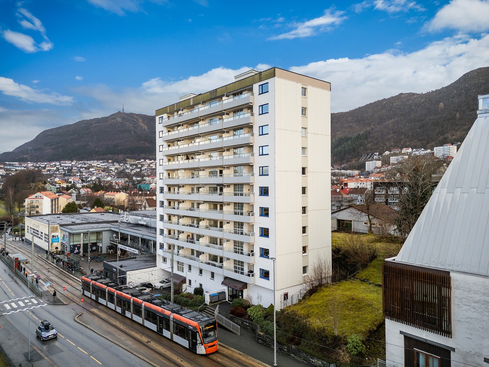 Vilhelm Bjerknesvei nr. 14 borettslag består av 41 leiligheter i høyblokk. Galleribilde
