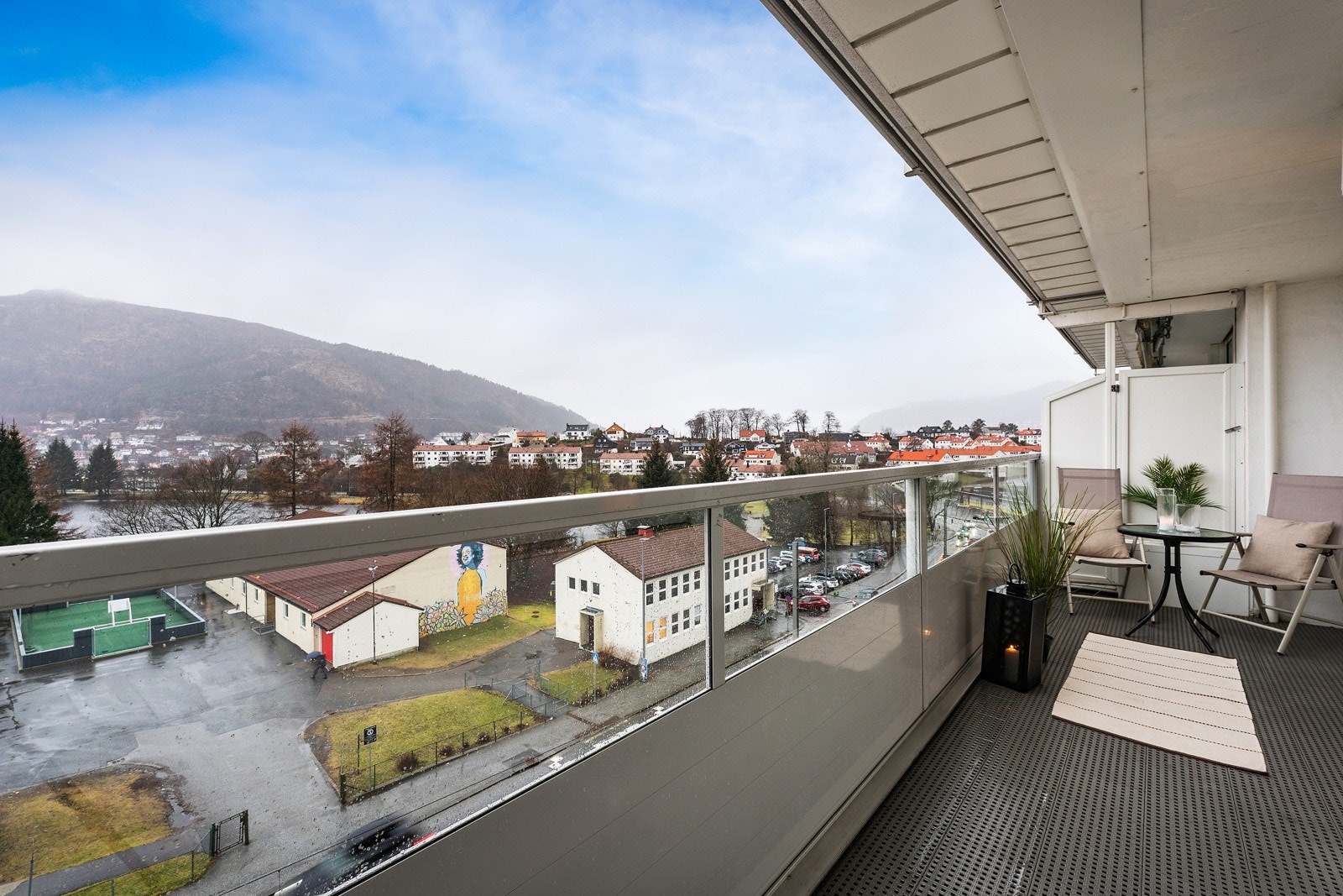 Her er det gode muligheter for å nyte ettermiddagssolen helt til ca. 21.30 midtsommers. Galleribilde