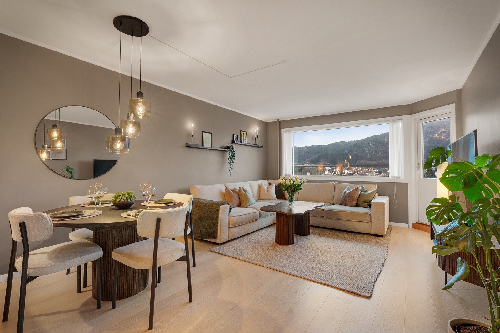 Velkommen til Vilhelm Bjerknes` vei 14A, presentert av Mona Larsen ved Privatmegleren Syd. Galleribilde