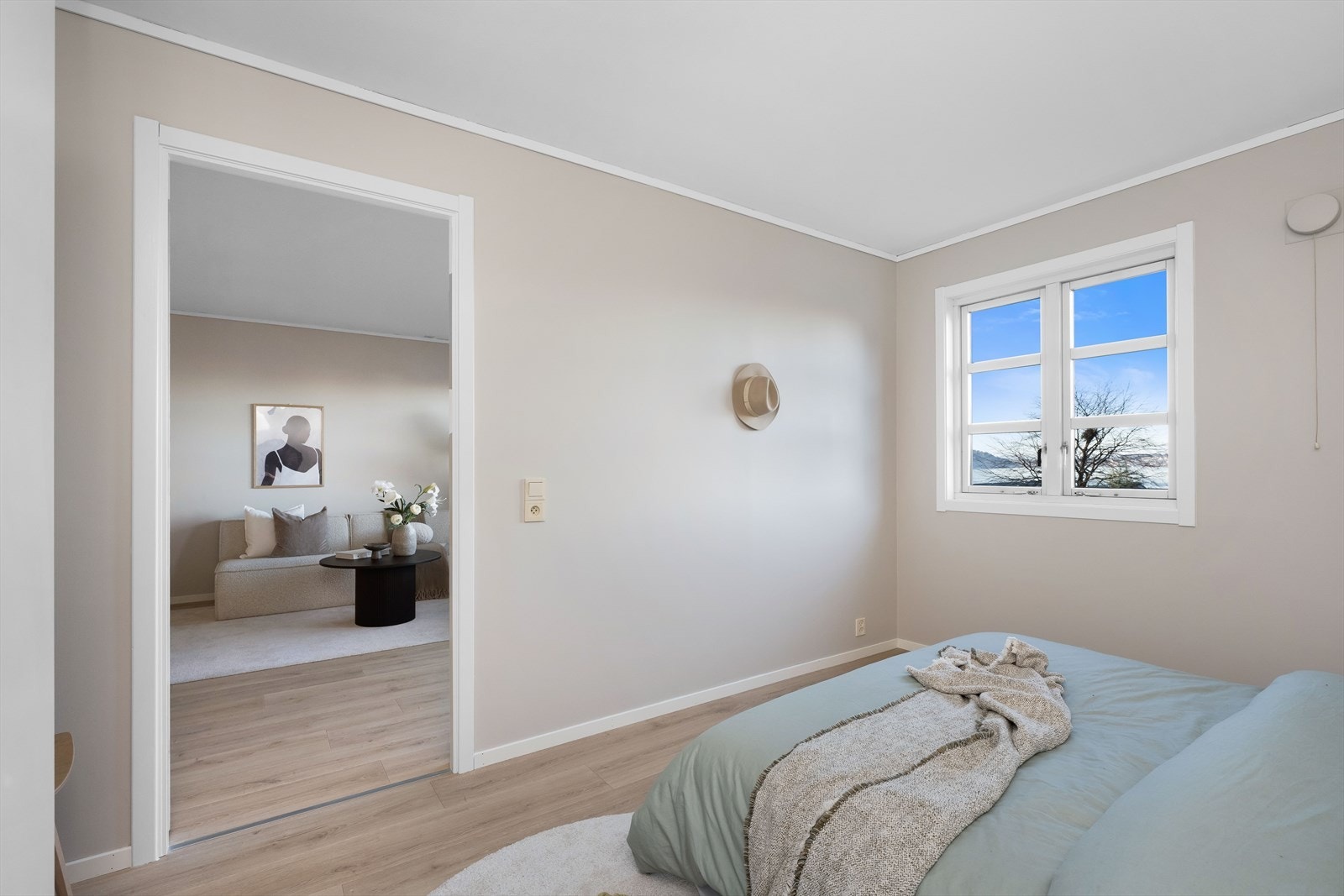 Stor og godt med nydelig utsikt mot Byfjorden. Galleribilde