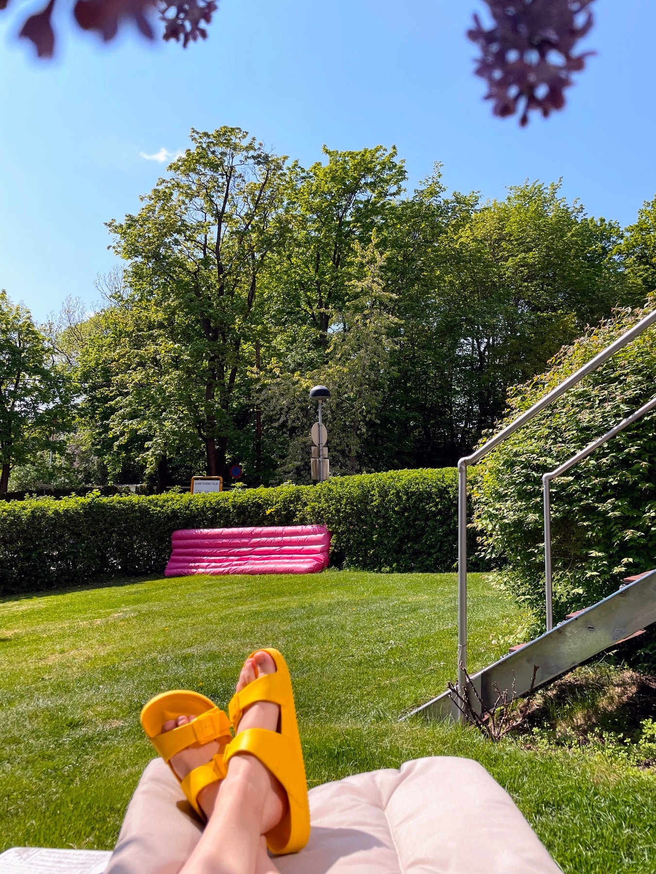 Selgers private sommerbilde.
Solrikt utenfor leiligheten. Galleribilde