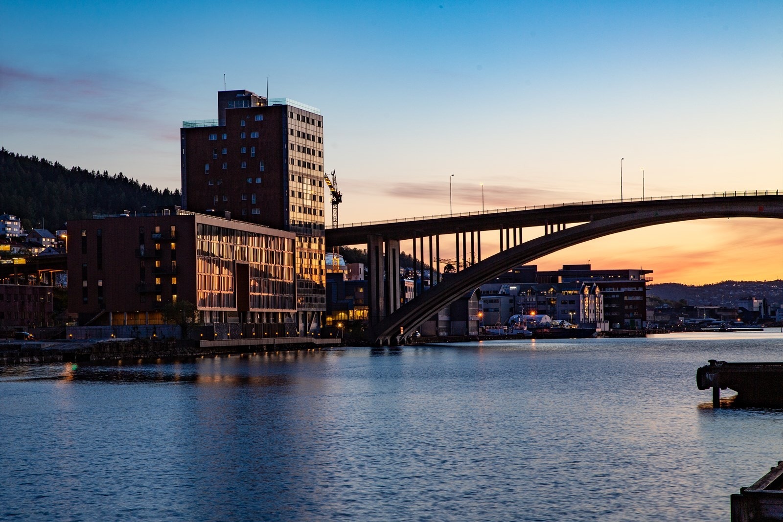 - Sameiet har en nydelig beliggenhet like i sjøfront mot Damsgårdssundet. Her kan du nyte et herlig bad på sommerstid! - Galleribilde