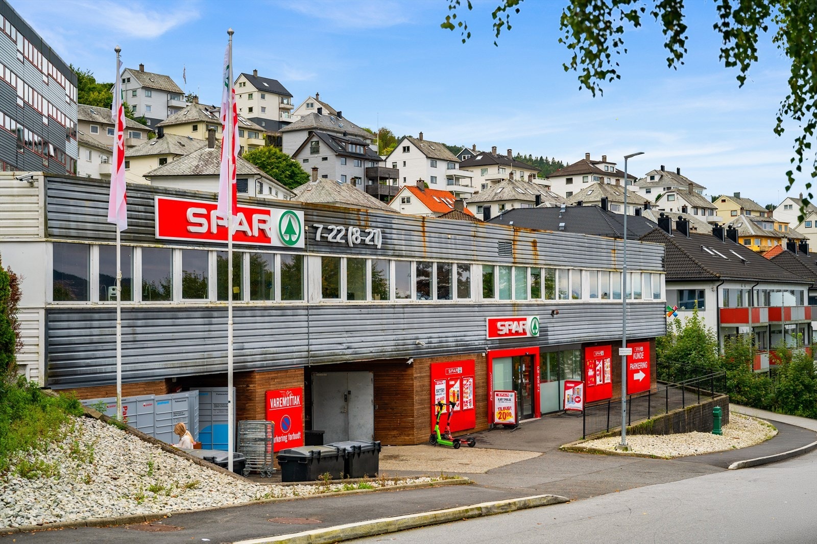 - SPAR finner du bare 12 minutters gange fra leiligheten - Galleribilde