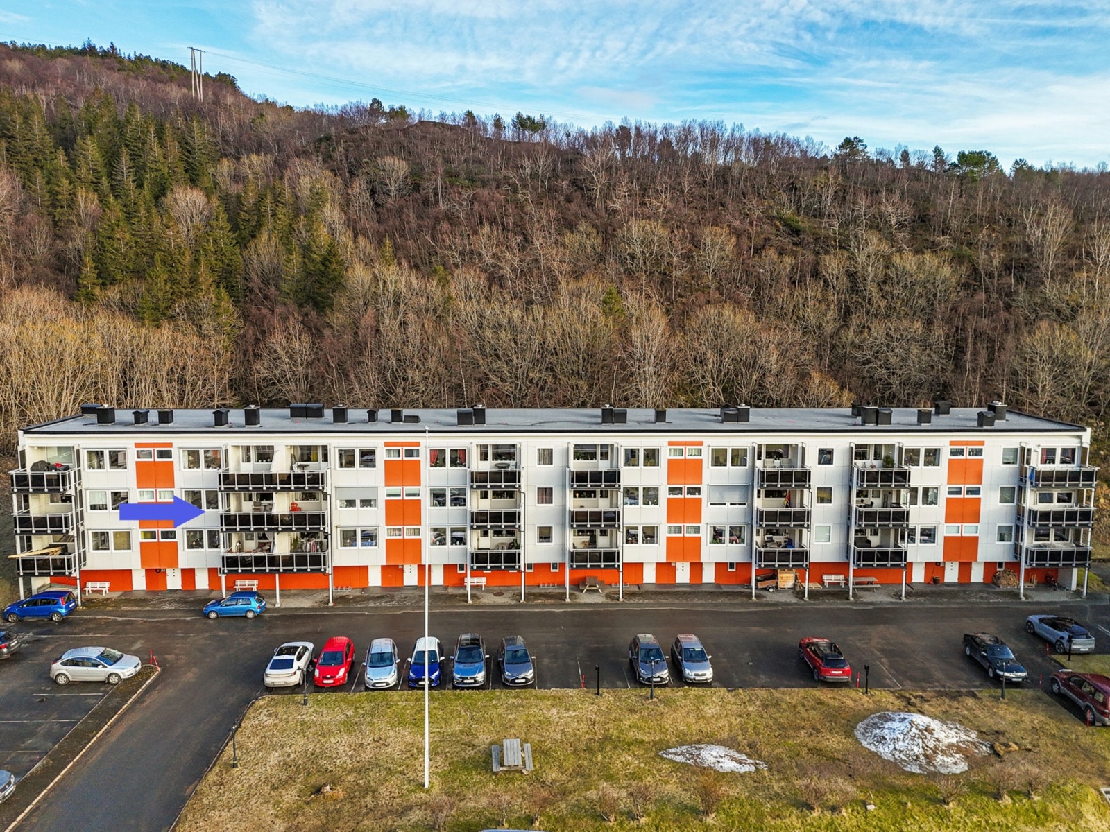 Velkommen til Leif Aunes vei 6 D. Leiligheten ligger i 2.etasje (reell 3.etasje). Galleribilde