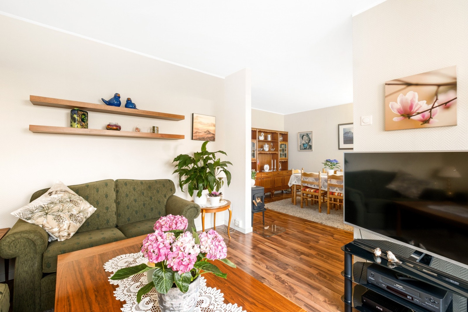 Leiligheten har 2 stuedeler. Galleribilde