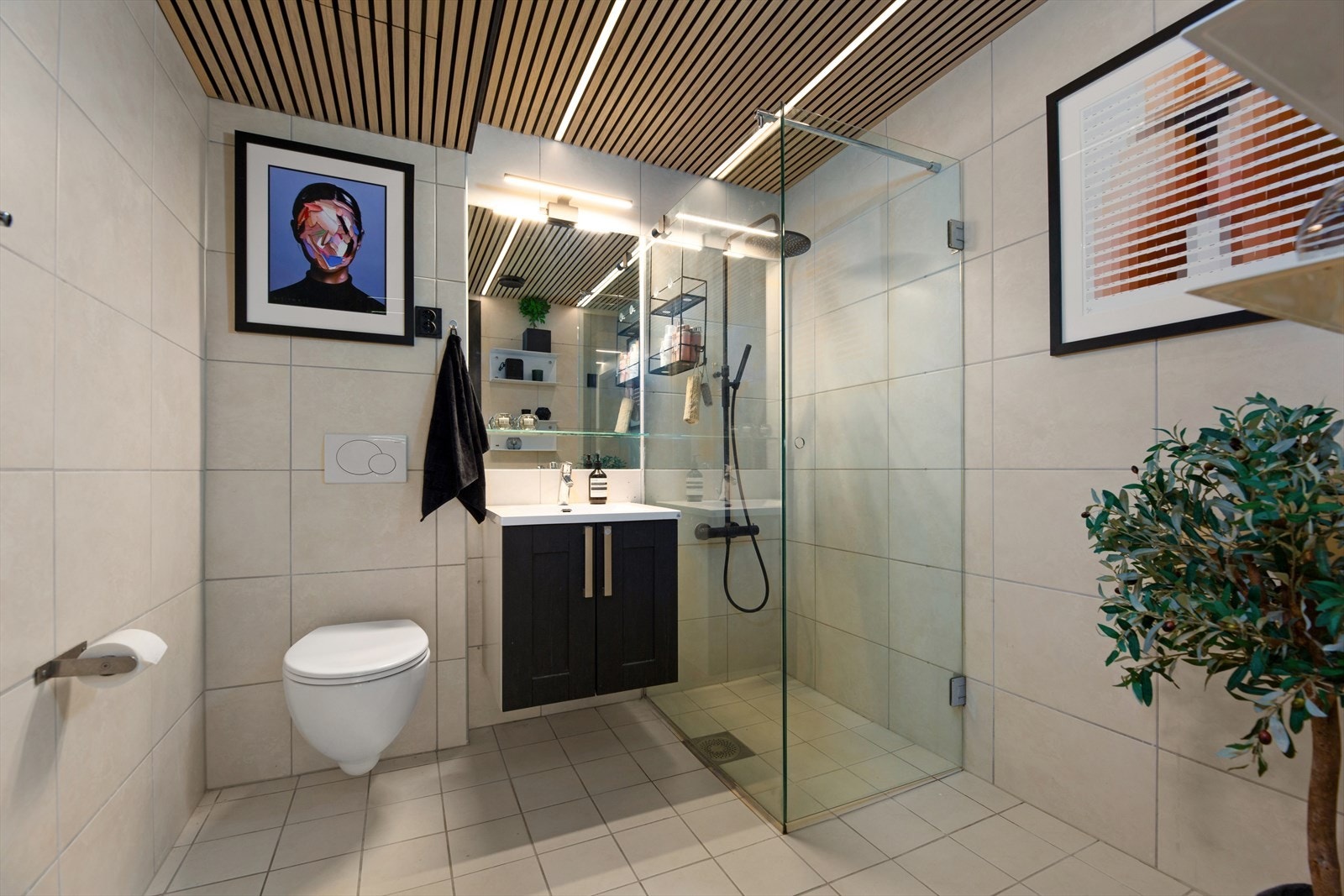 Opprinnelig hovedbad utgjør i dag bad/WC nr. 2. Galleribilde