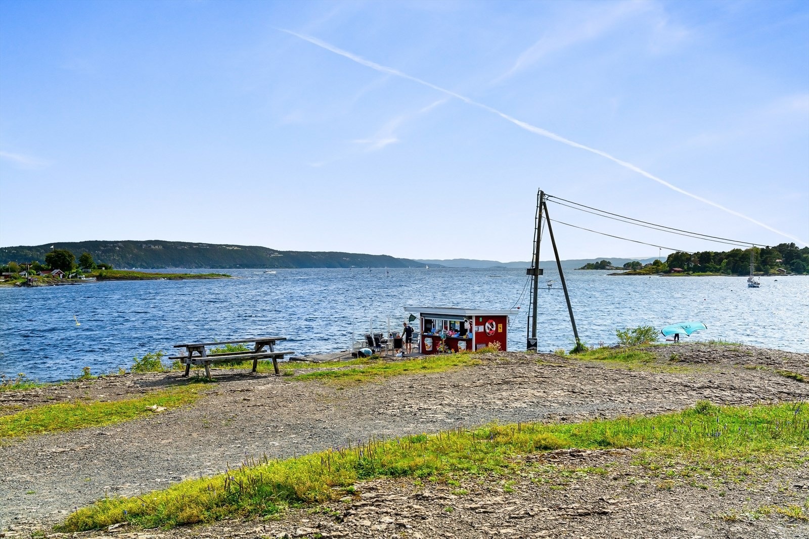 Halden brygge i nærmeste nabolag, kiosken med Geita (Geitholmen) og Snarøya (Strømstangen) utenfor. Galleribilde