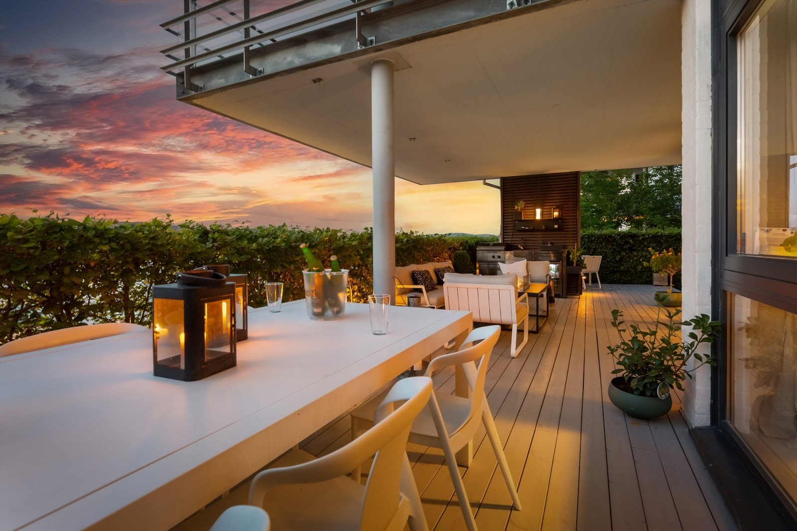 Sol til kl. 21 (sommer), lun stemning uten innsyn Galleribilde