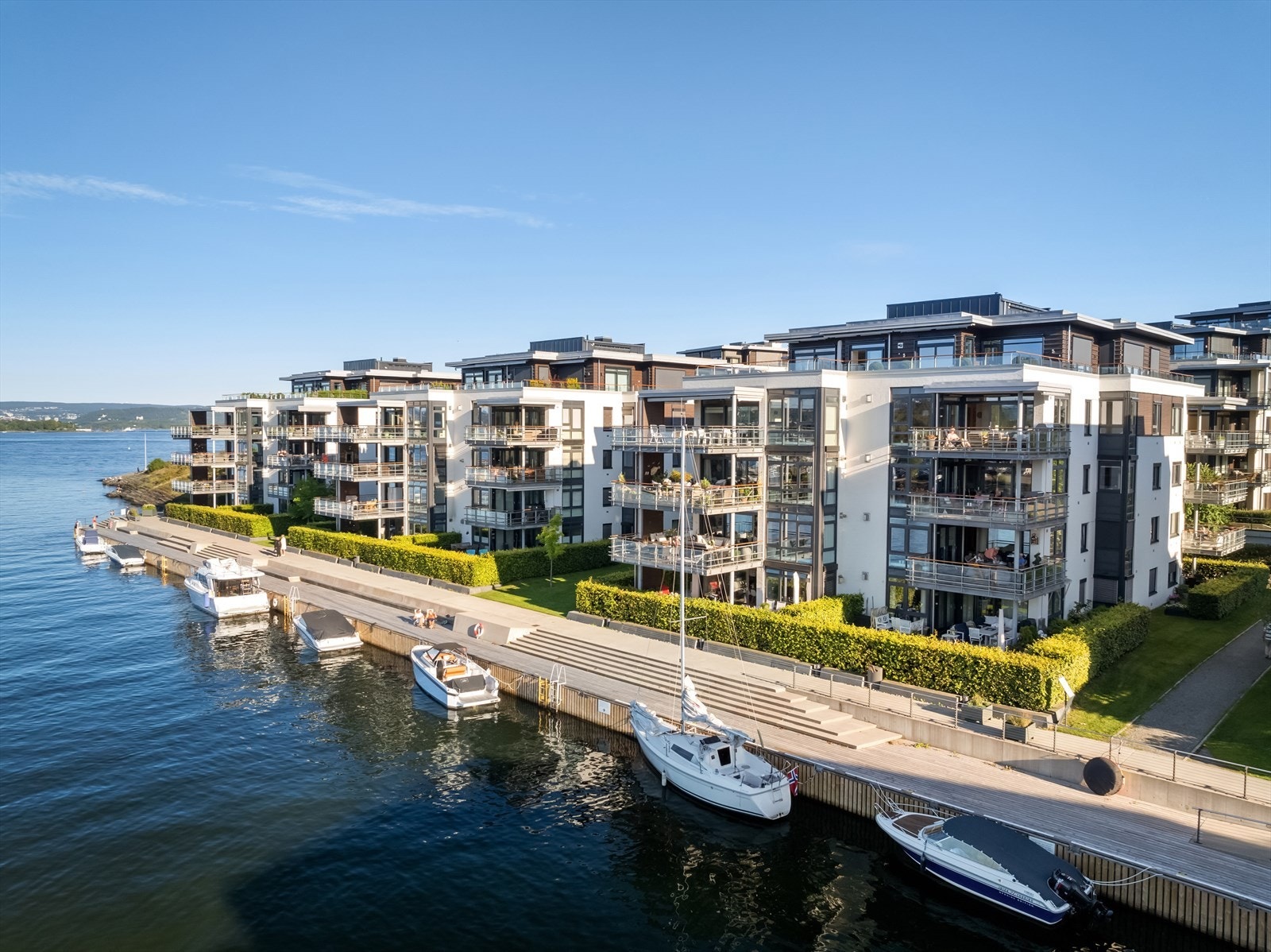 Tre samarbeidende søstersameier, Marina I, II og III Galleribilde