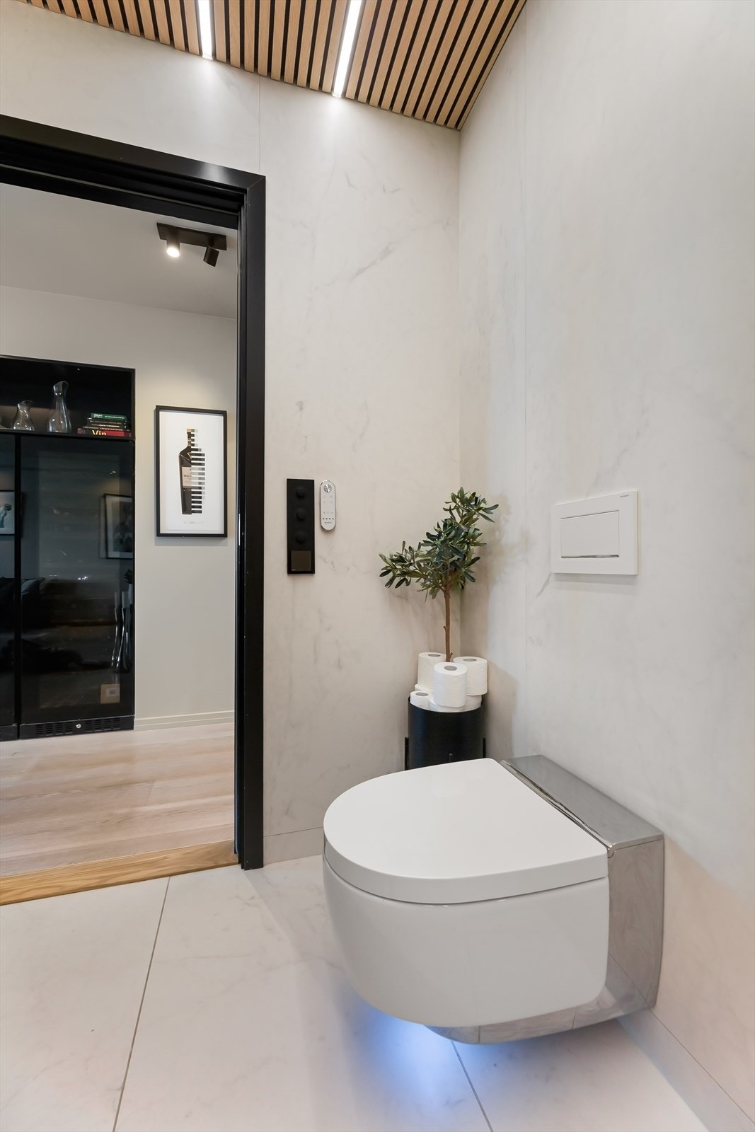 Toppmodellen til Geberit med spyl, føn og varme i setet. Galleribilde