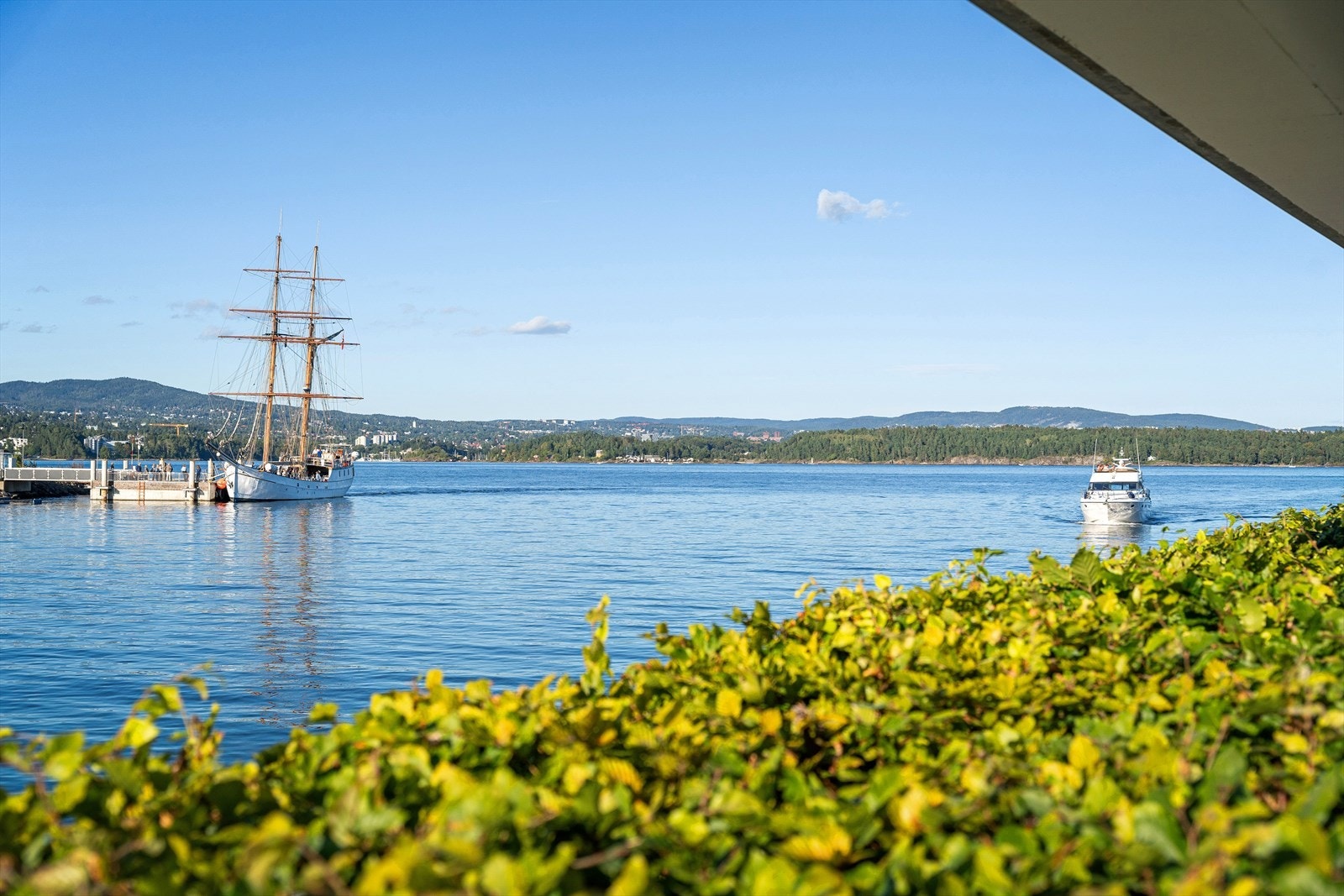 Rolfsbukta, båtanløp ved Sjøflyhavna, Bygdøy i bakgrunnen. Galleribilde