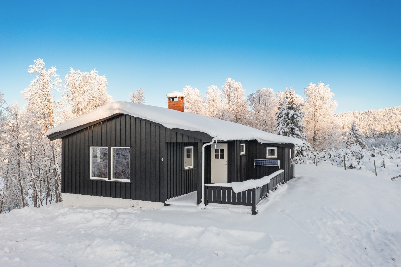 Med skisporene rett i nærheten er det bare å ta på seg skiene og komme seg ut på tur Galleribilde