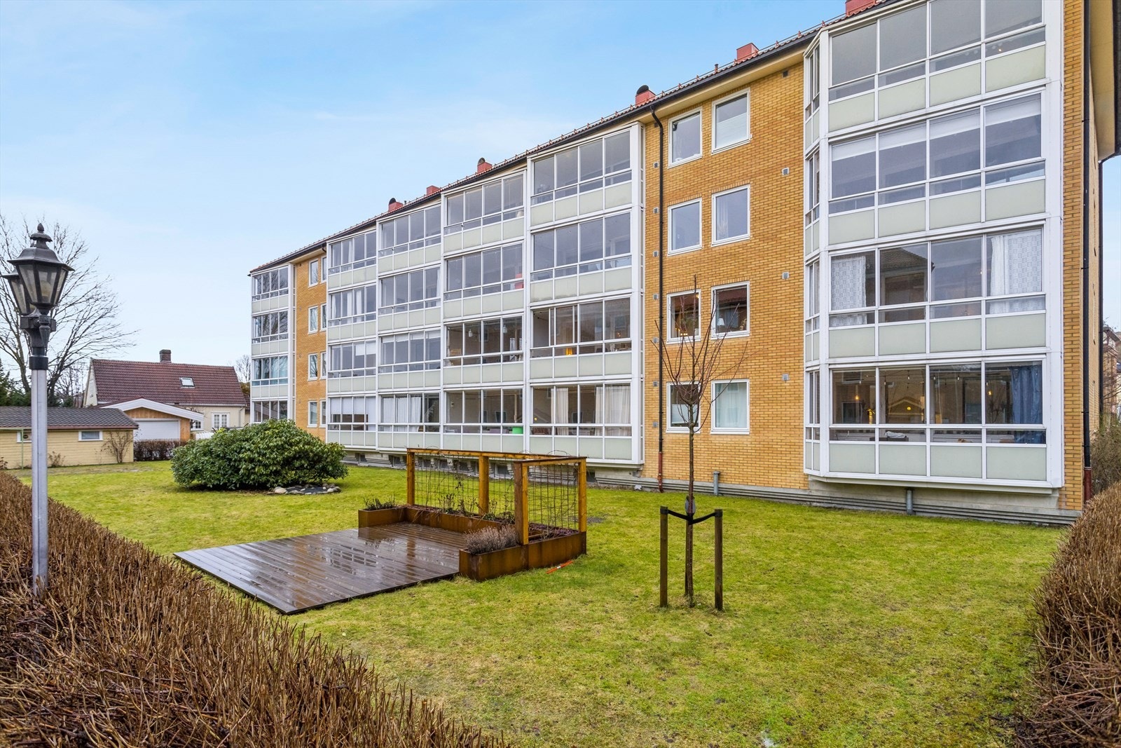 Grøntområdene er til fri disposisjon for beboerne. Som beboer i Dalsenget Borettslag har man tilgang til felles vaskeri og sykkelparkering i kjeller. Galleribilde