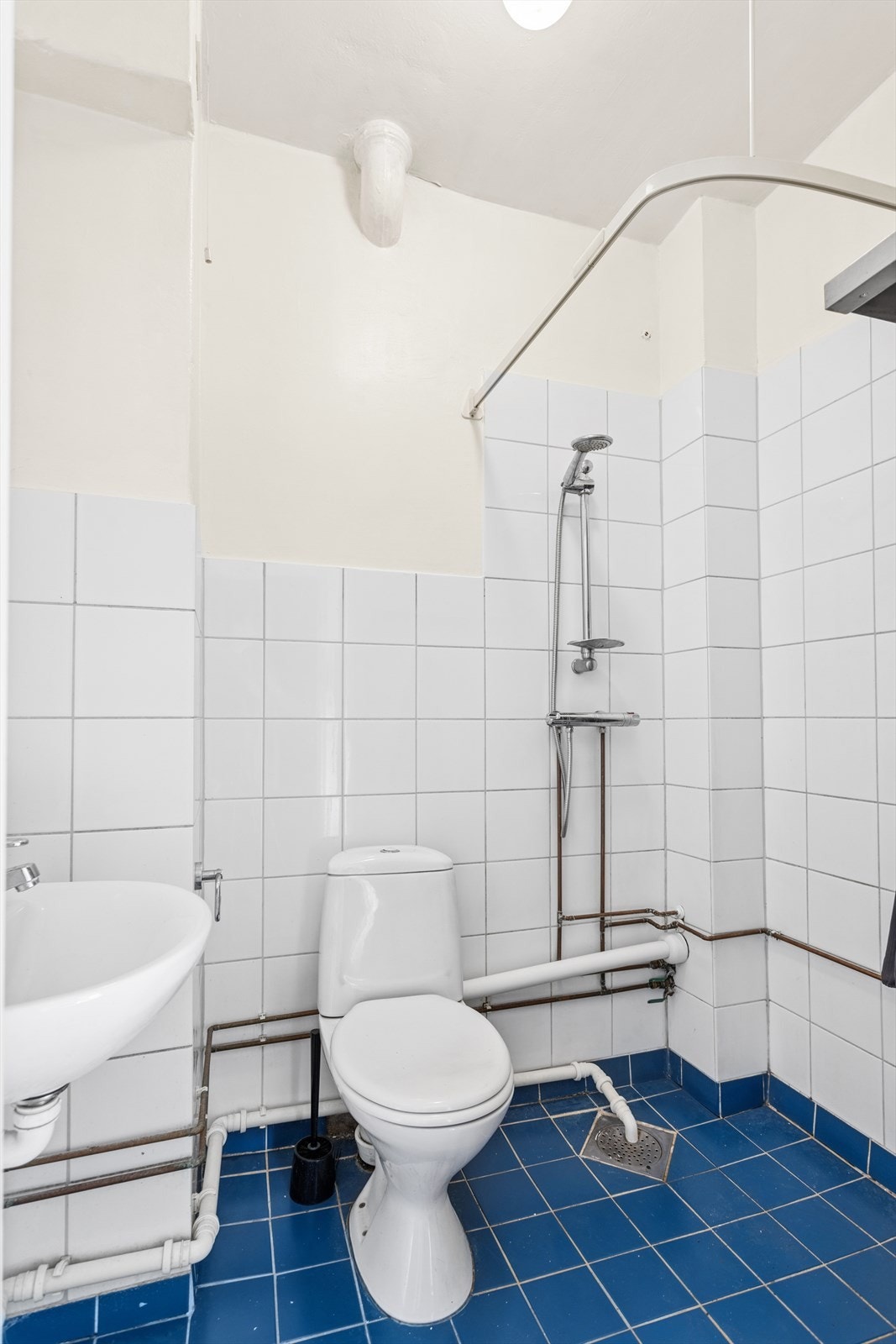 Flislagt baderom dusjnisje. Galleribilde