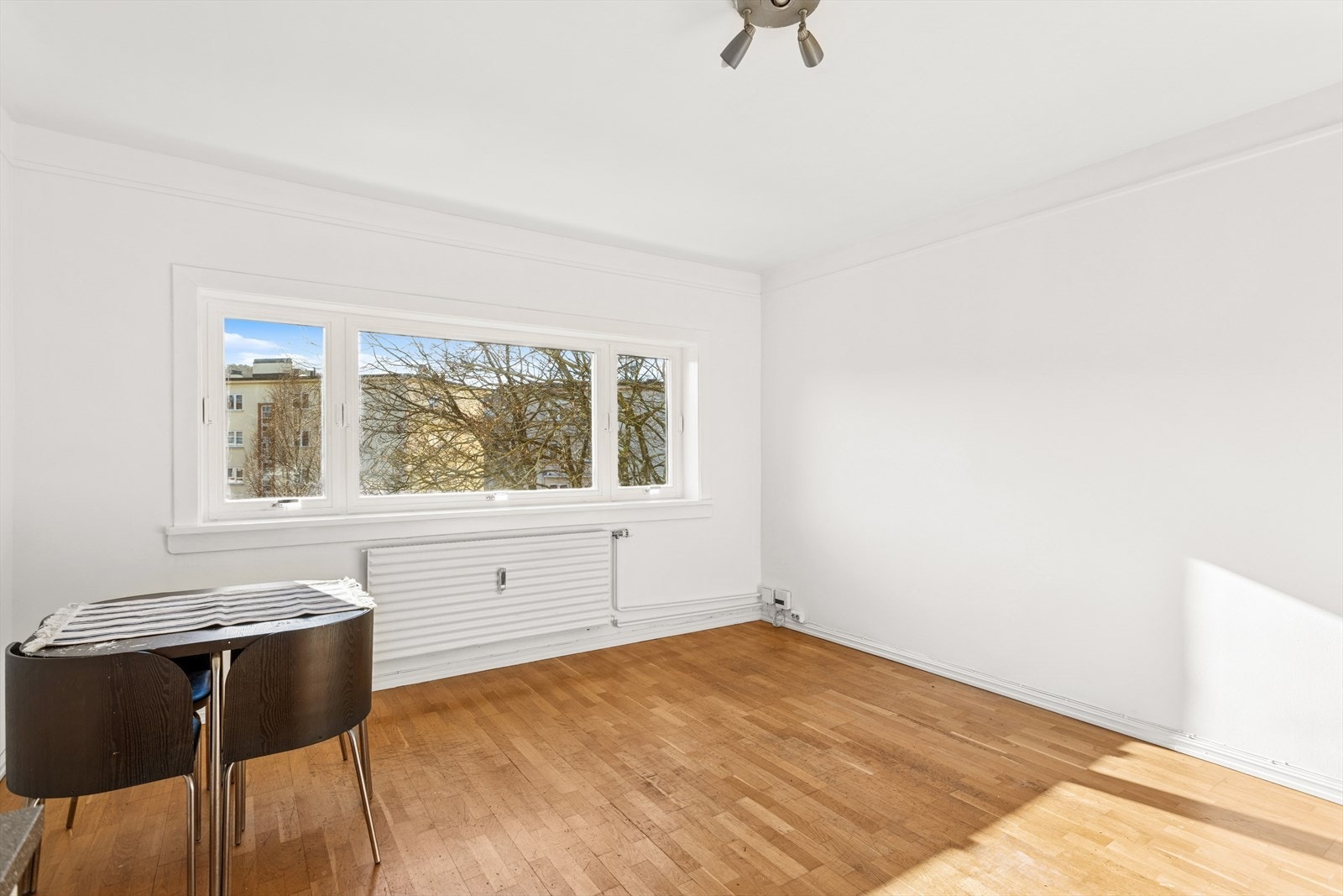 Leiligheten er gjennomgående med gode lysforhold. Galleribilde