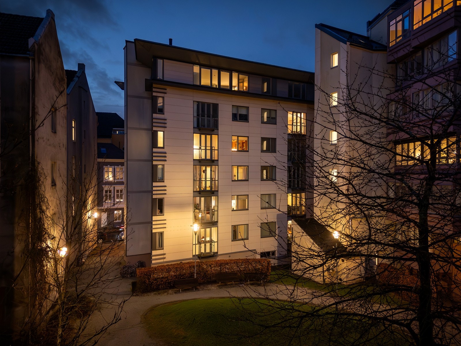 Veldrevet sameie i bygg fra 2003 beliggende i rolig gate uten vesentlig gjennomgangstrafikk. Galleribilde