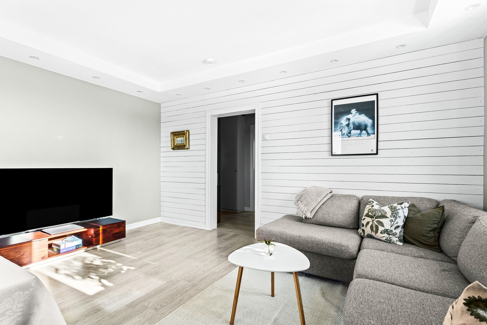 Det er gode møbleringsmuligheter i stuen. Galleribilde