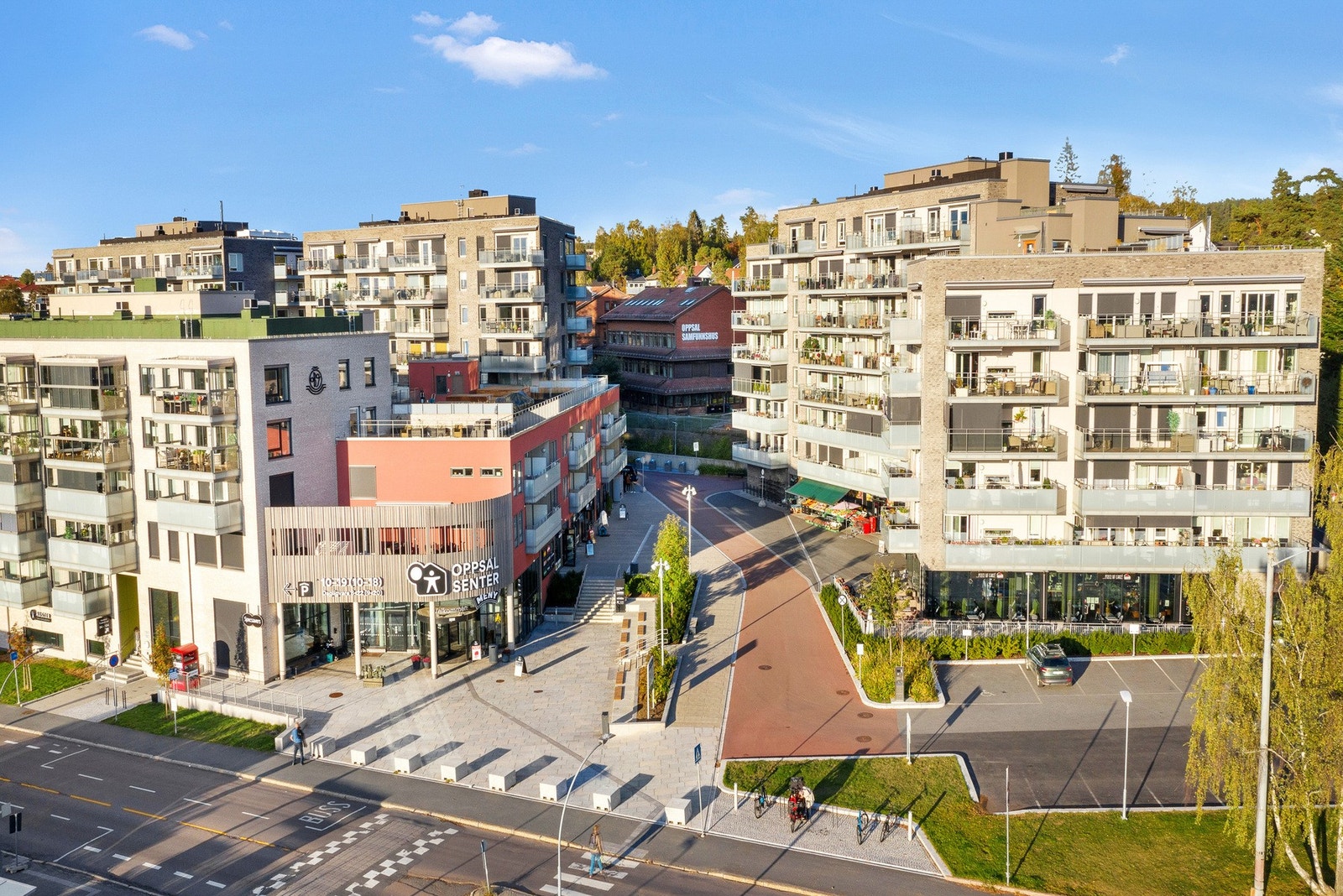Oppsal senter med ARK, frisør, Pers sport, apotek, dyrebutikk. rens Meny og spisesteder. Galleribilde