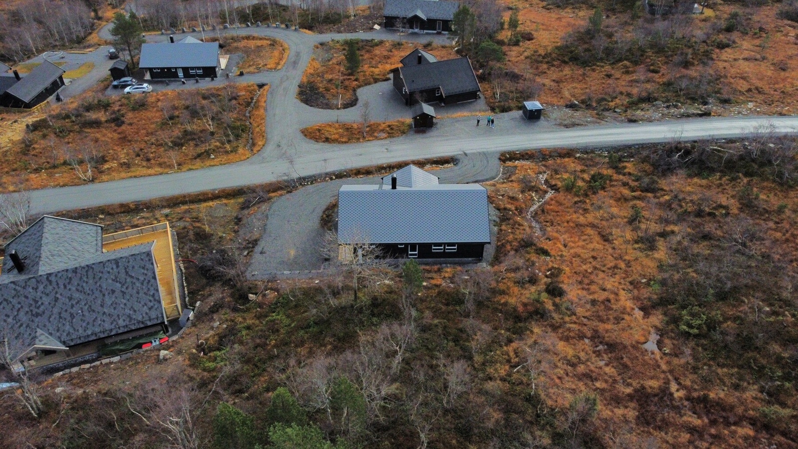 Eiendommen ligger like øst for Fjellsætra Skiarena, like nord for Nysætervatnet. Galleribilde