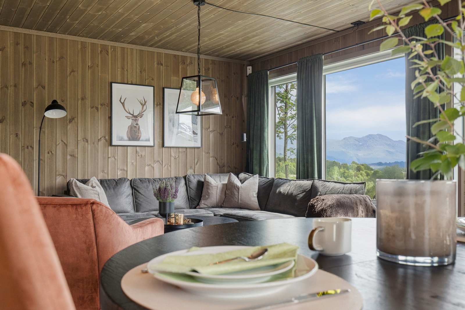 Stue og kjøkken har et areal på ca. 30,9 kvm. Galleribilde