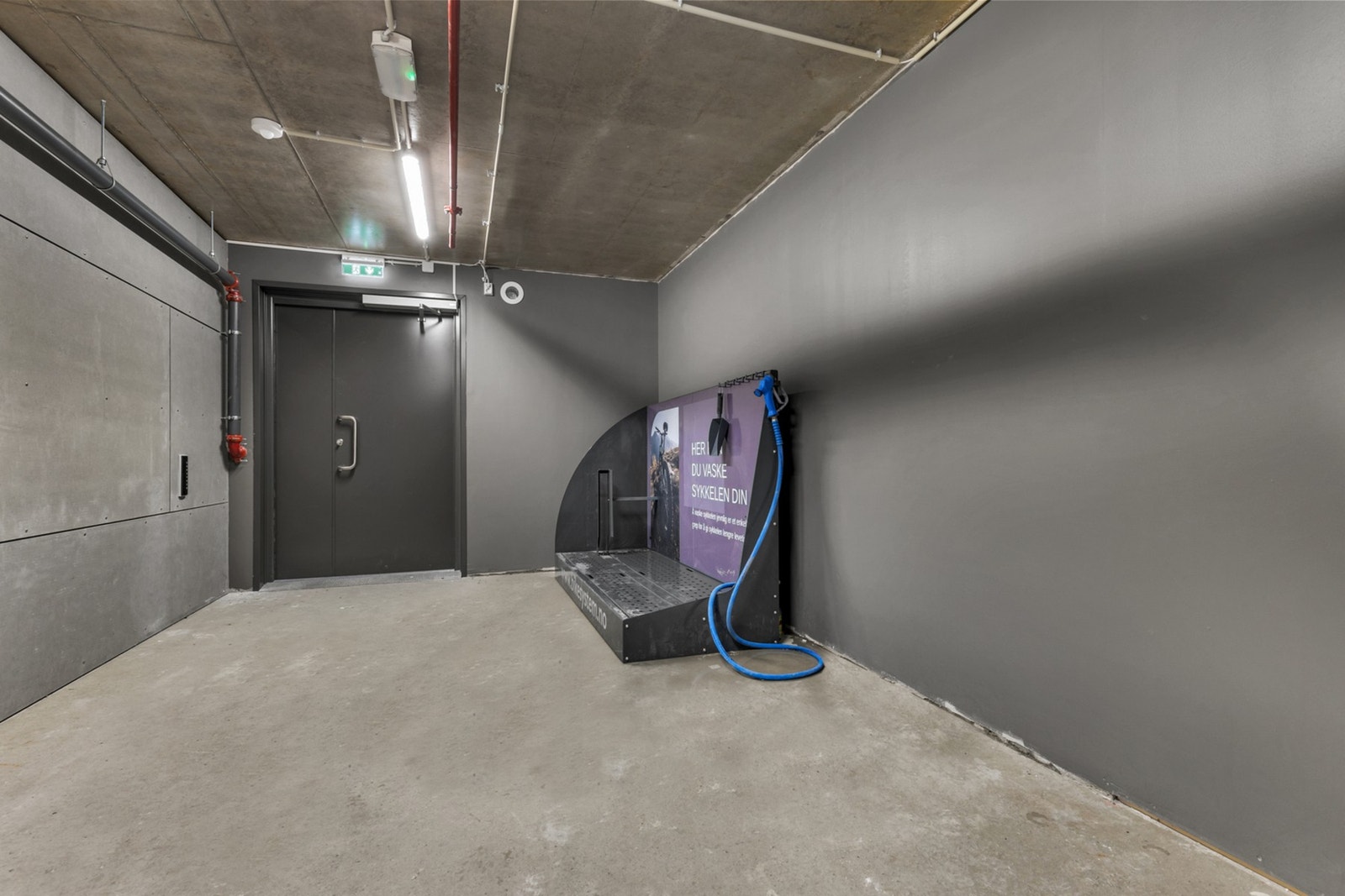 Muligheter for både sykkelvask og sykkelmekking ved sykkelparkering Galleribilde