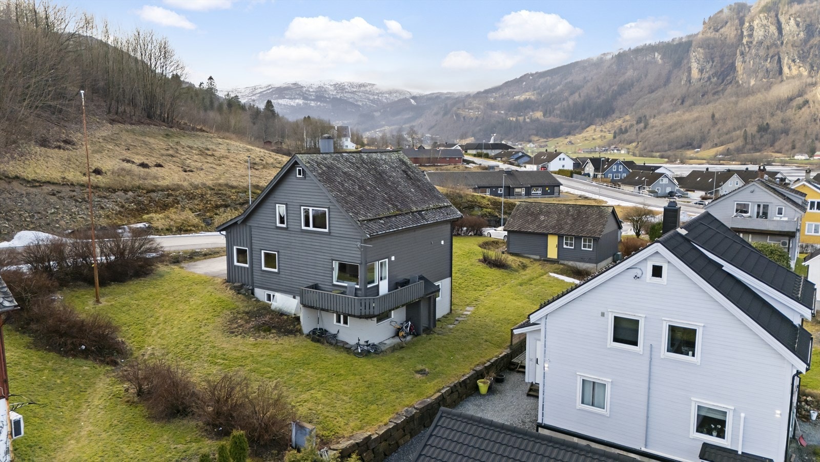 Enebolig med hybel og garasje. Galleribilde
