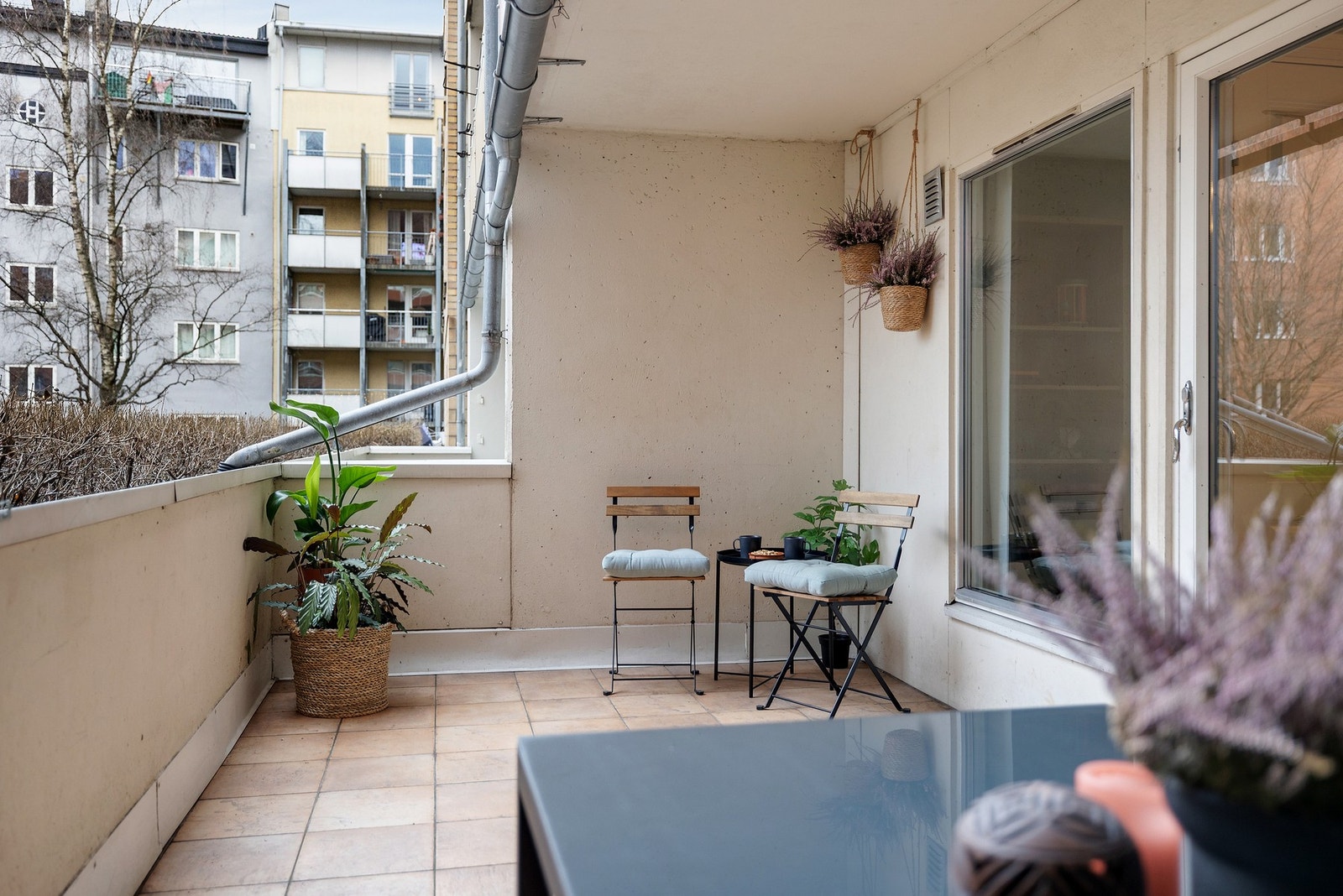 Dette er en meget attraktiv 4-roms selveier med garasjeplass og stor markterrasse! Galleribilde