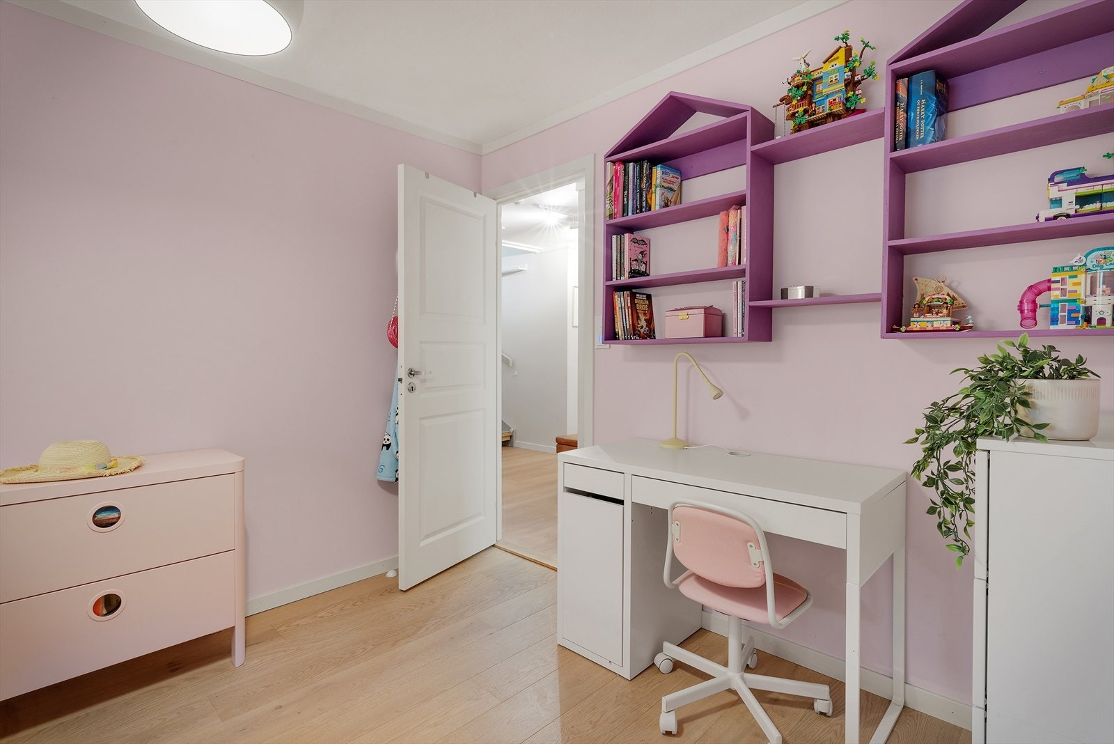 - Passer perfekt som barne- eller gjesterom - Galleribilde