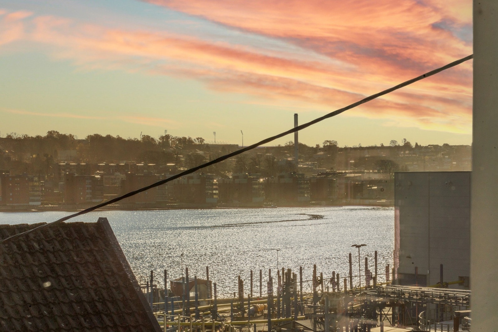 Betongen båthavn ligger under 100 meter fra boligen Galleribilde