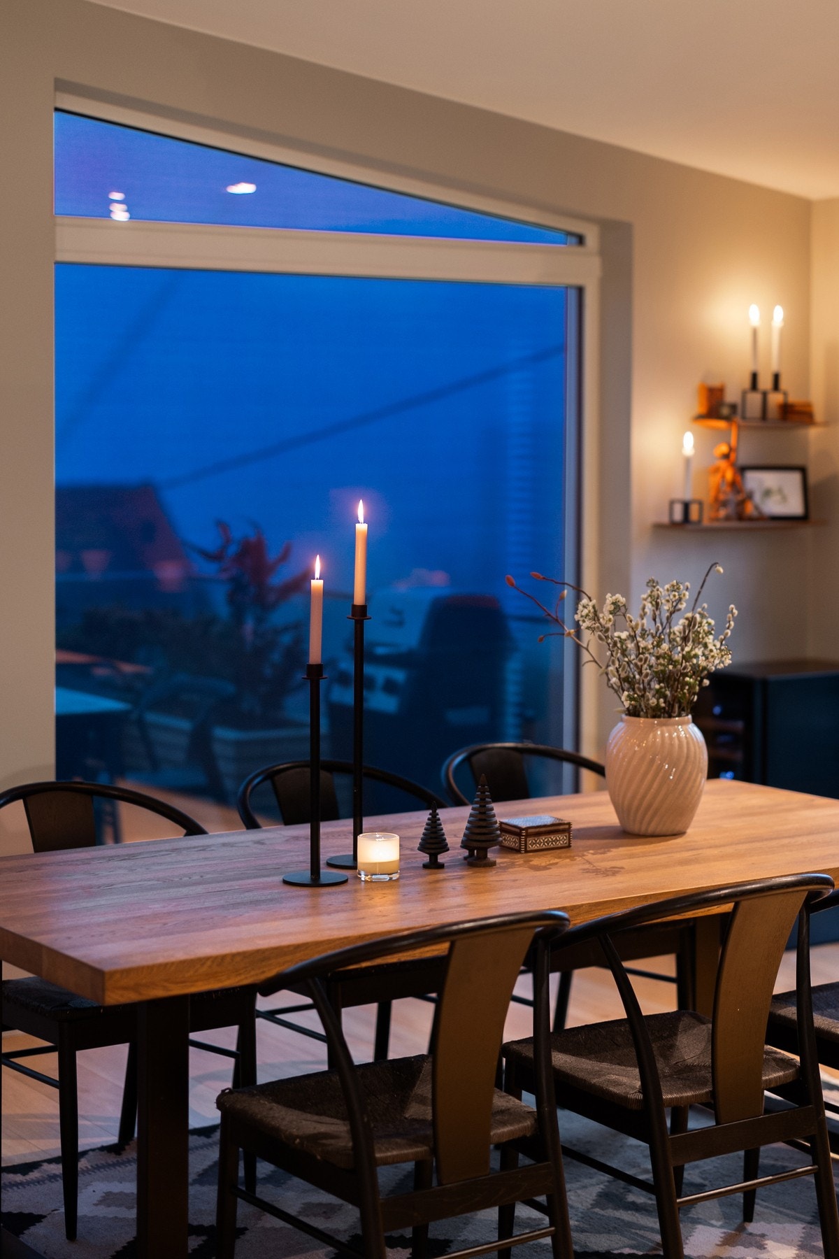 Boligen har en beliggenhet som tilbyr både ro og nærhet til byens fasiliteter. Galleribilde