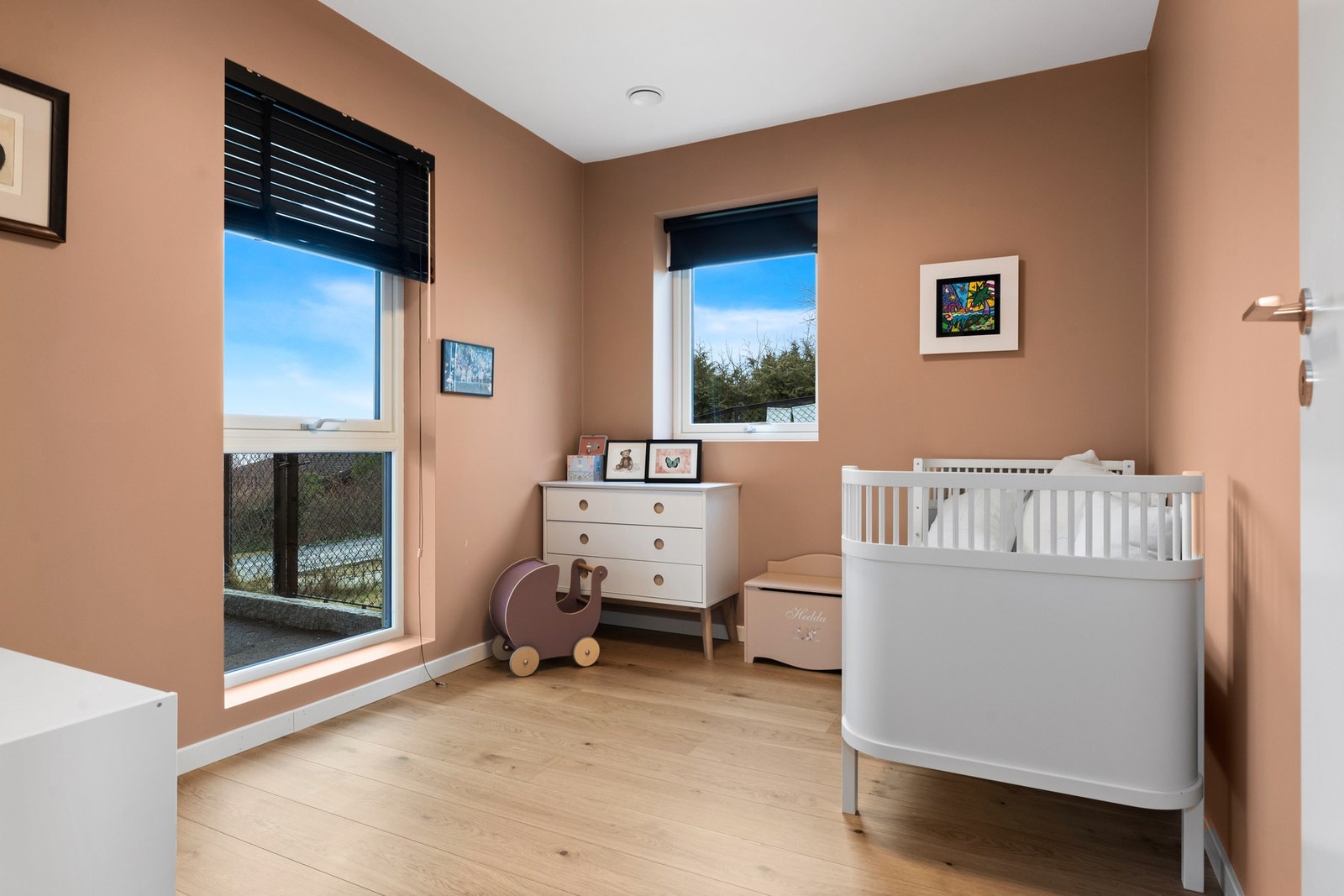 Det er to soverom i hver etasje. Galleribilde