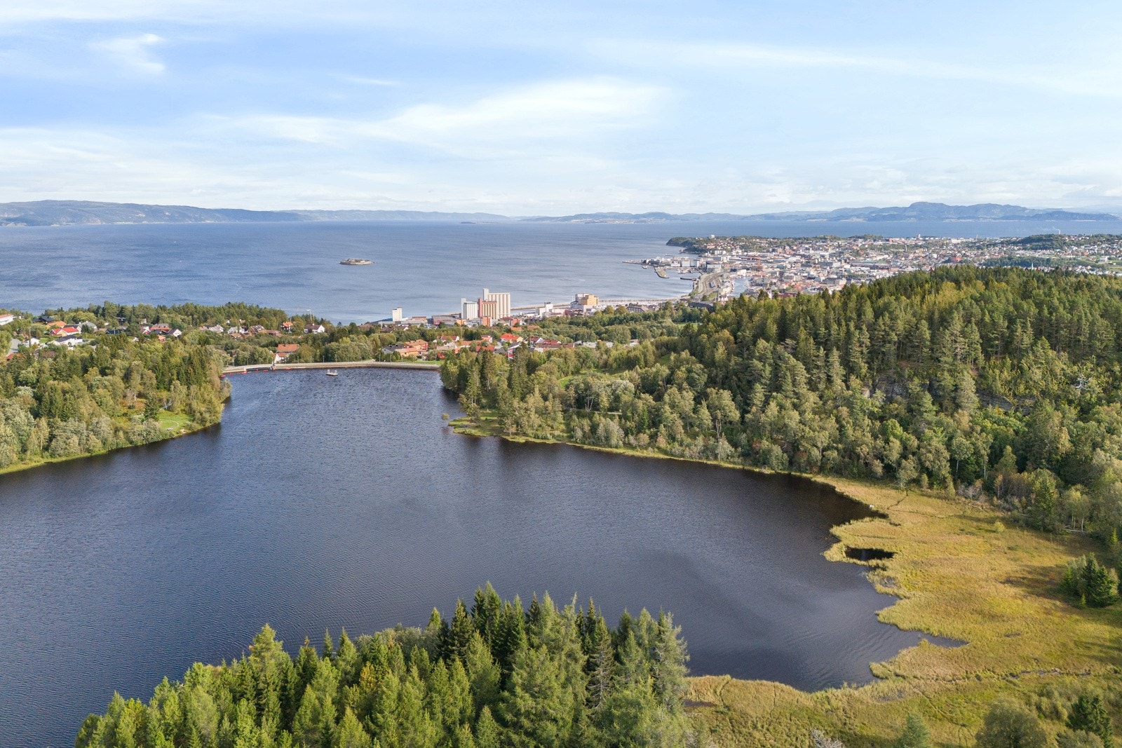 Varme sommerdager kan tilbringes ved Theisendammen, Kyvatnet, Kobberdammen eller Baklidammen. Galleribilde